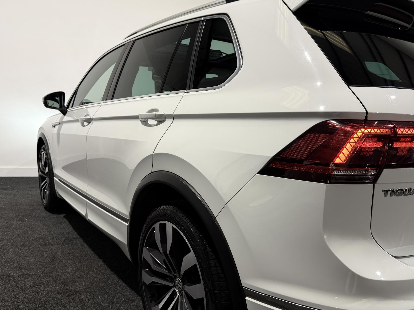 Volkswagen Tiguan 2.0 TDI R-Line SUV 5dr Diesel DSG 4Motion Euro 6 (s/s) (150 ps)