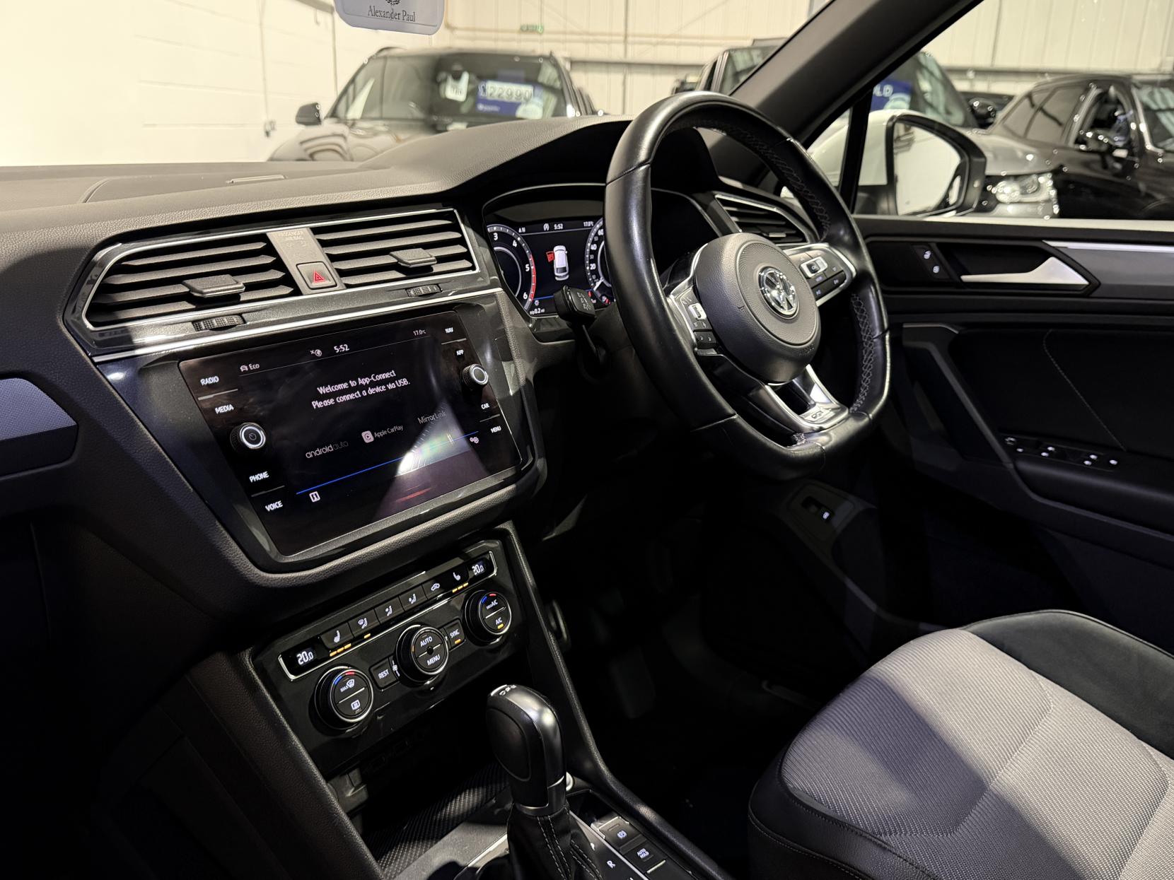 Volkswagen Tiguan 2.0 TDI R-Line SUV 5dr Diesel DSG 4Motion Euro 6 (s/s) (150 ps)