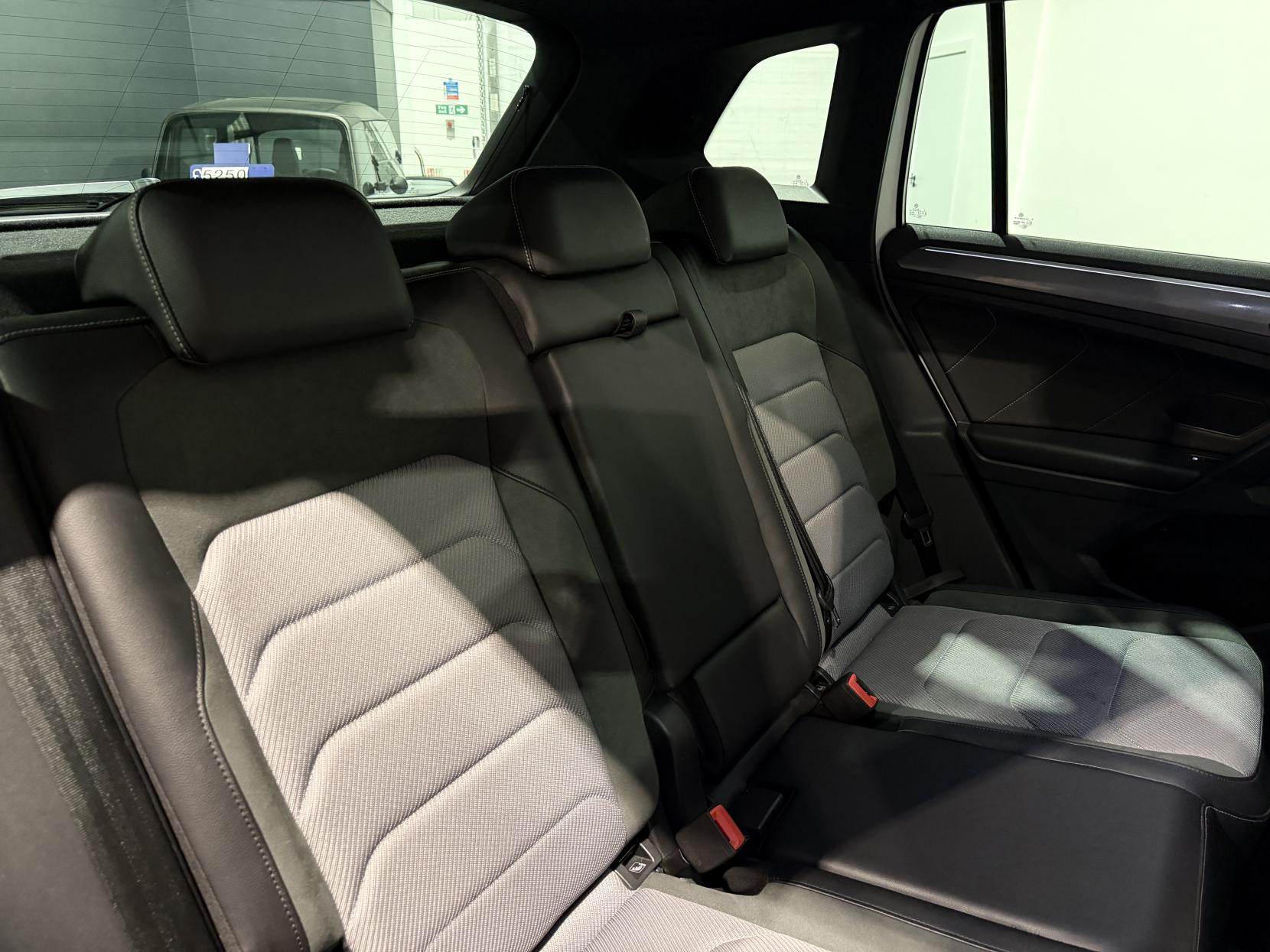 Volkswagen Tiguan 2.0 TDI R-Line SUV 5dr Diesel DSG 4Motion Euro 6 (s/s) (150 ps)