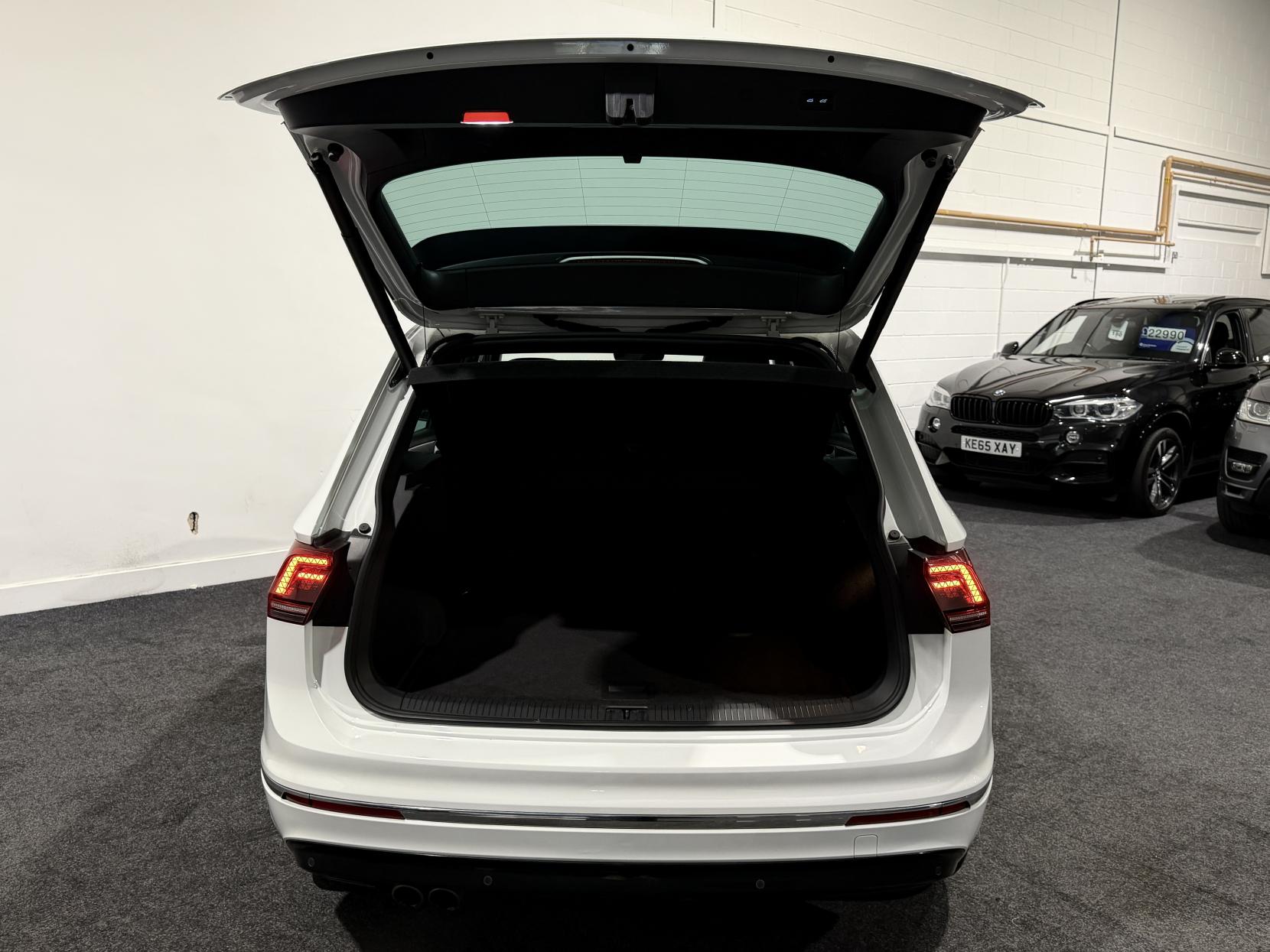 Volkswagen Tiguan 2.0 TDI R-Line SUV 5dr Diesel DSG 4Motion Euro 6 (s/s) (150 ps)