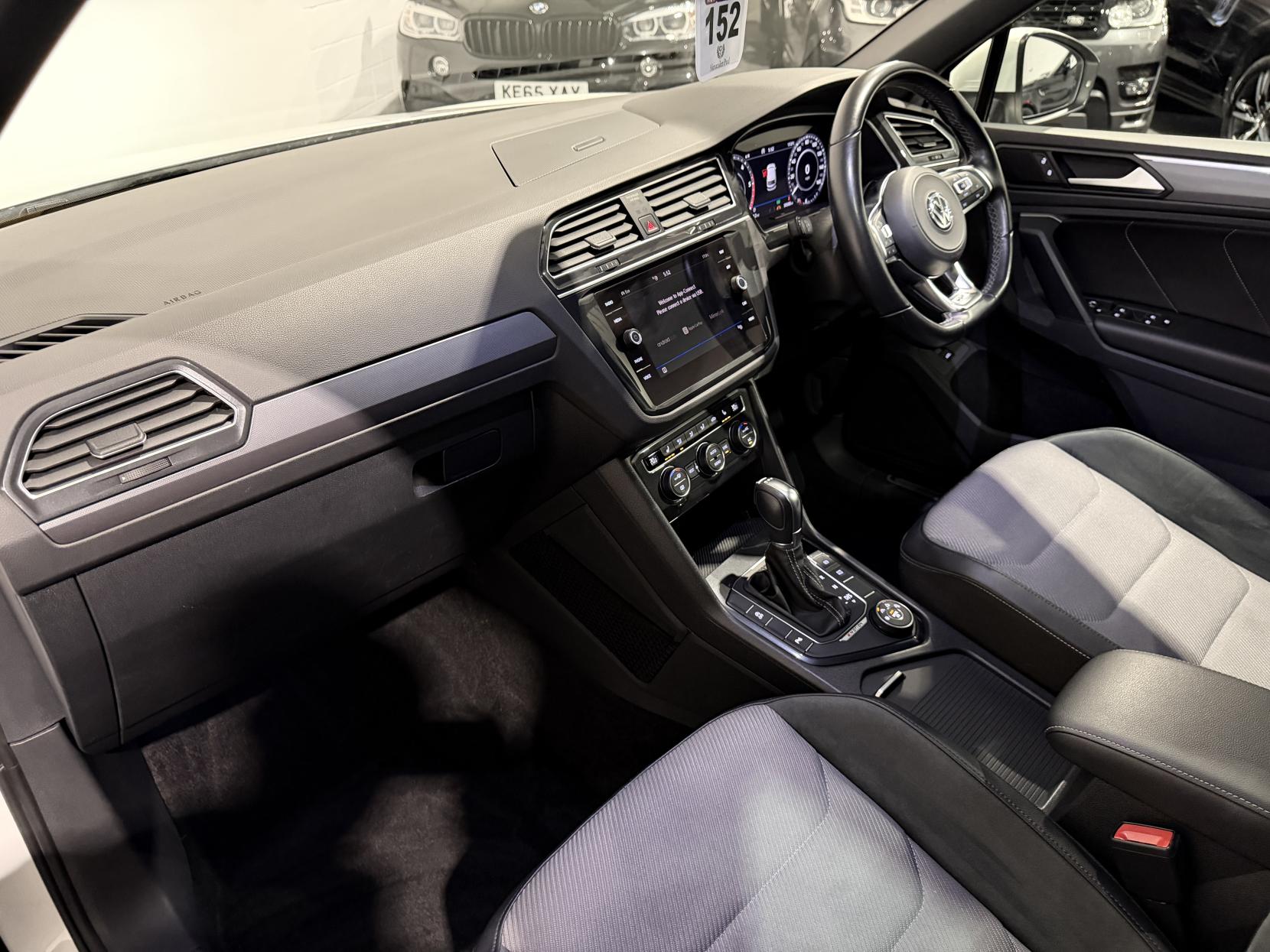 Volkswagen Tiguan 2.0 TDI R-Line SUV 5dr Diesel DSG 4Motion Euro 6 (s/s) (150 ps)