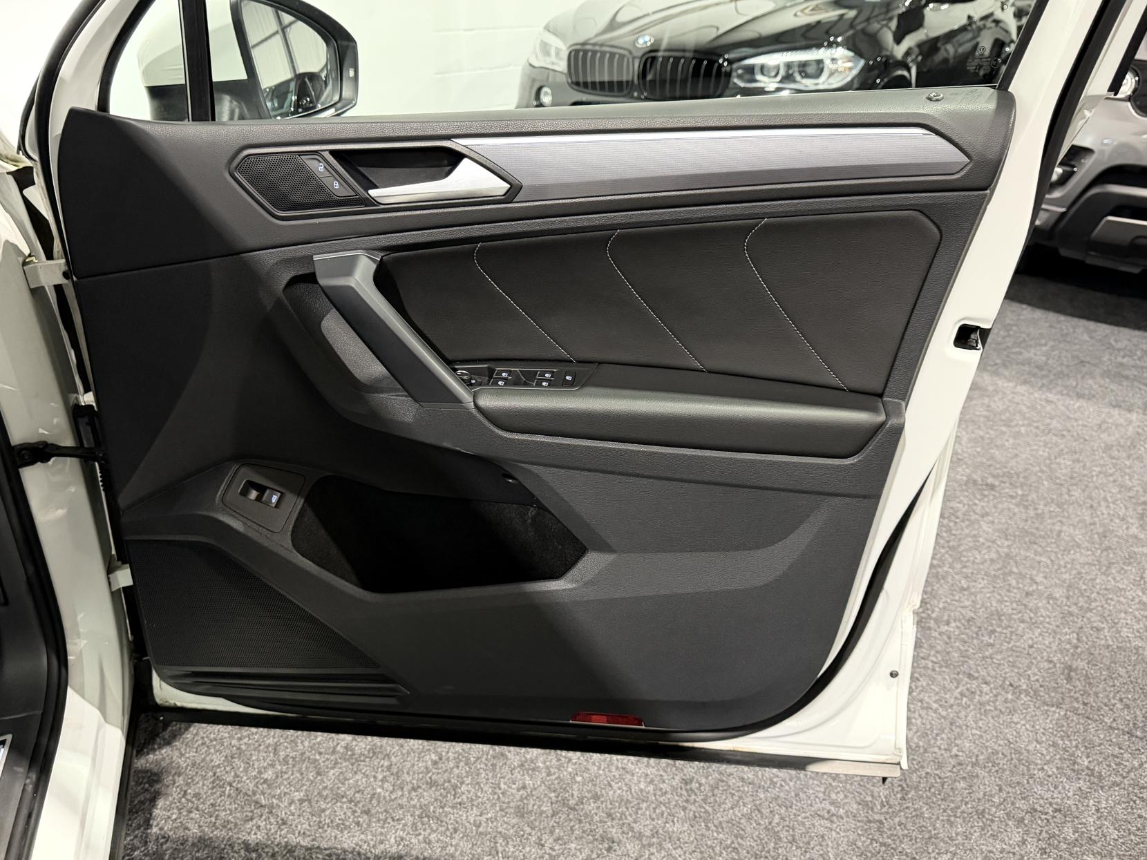 Volkswagen Tiguan 2.0 TDI R-Line SUV 5dr Diesel DSG 4Motion Euro 6 (s/s) (150 ps)