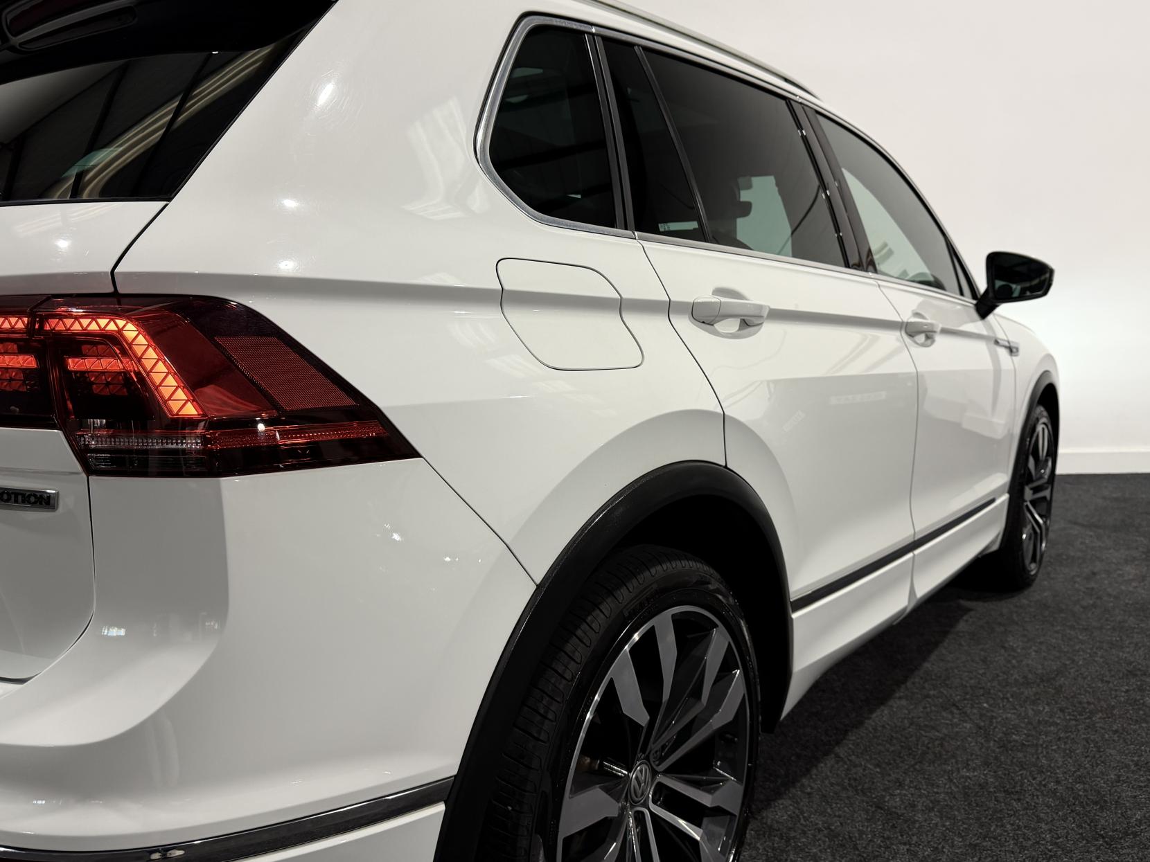 Volkswagen Tiguan 2.0 TDI R-Line SUV 5dr Diesel DSG 4Motion Euro 6 (s/s) (150 ps)