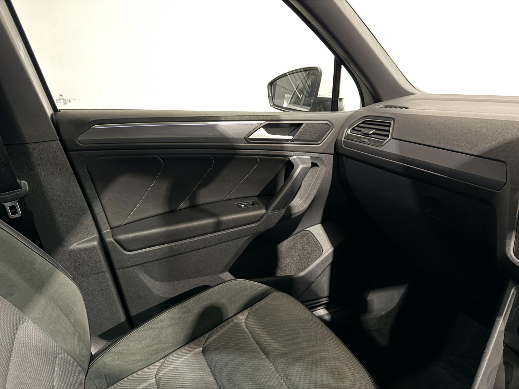 Volkswagen Tiguan 2.0 TDI R-Line SUV 5dr Diesel DSG 4Motion Euro 6 (s/s) (150 ps)