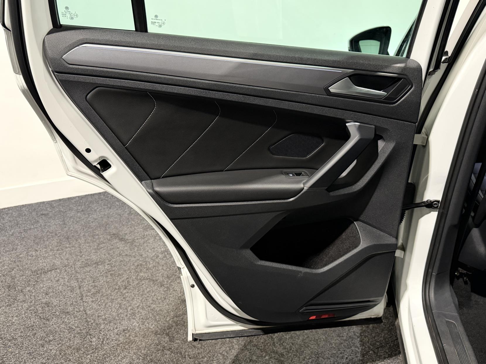 Volkswagen Tiguan 2.0 TDI R-Line SUV 5dr Diesel DSG 4Motion Euro 6 (s/s) (150 ps)