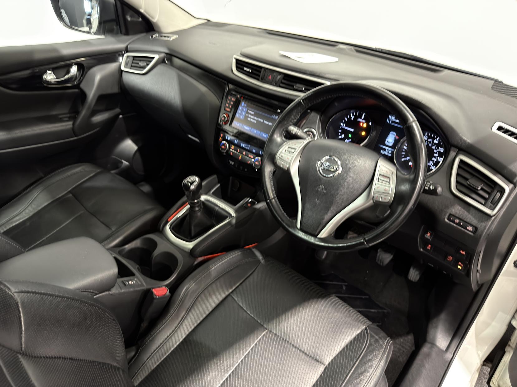Nissan Qashqai 1.6 dCi Tekna SUV 5dr Diesel Manual 4WD Euro 6 (s/s) (130 ps)