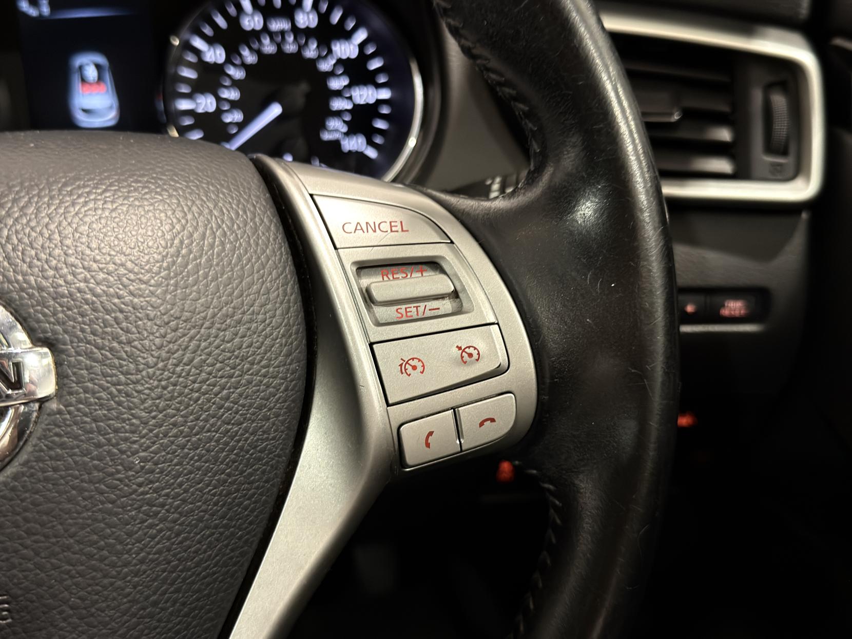 Nissan Qashqai 1.6 dCi Tekna SUV 5dr Diesel Manual 4WD Euro 6 (s/s) (130 ps)