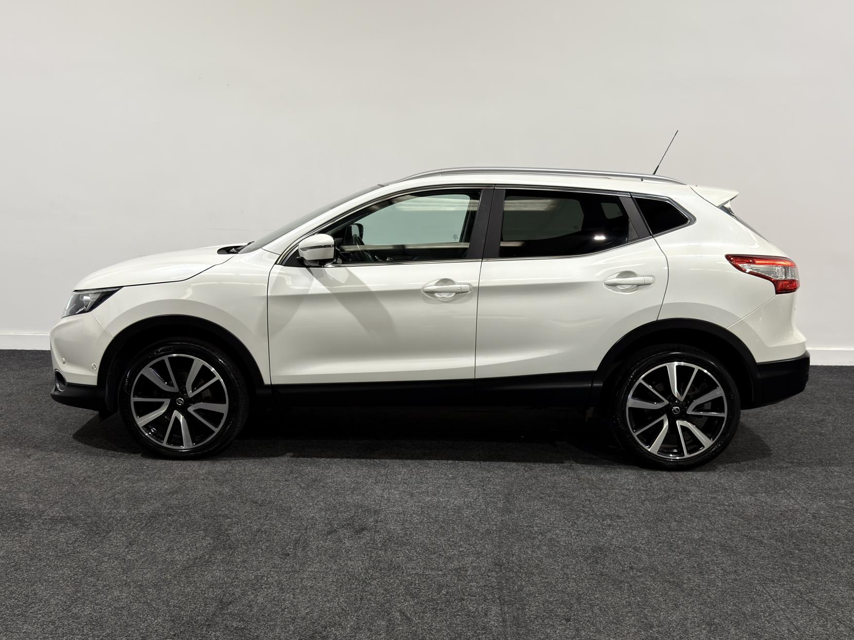 Nissan Qashqai 1.6 dCi Tekna SUV 5dr Diesel Manual 4WD Euro 6 (s/s) (130 ps)