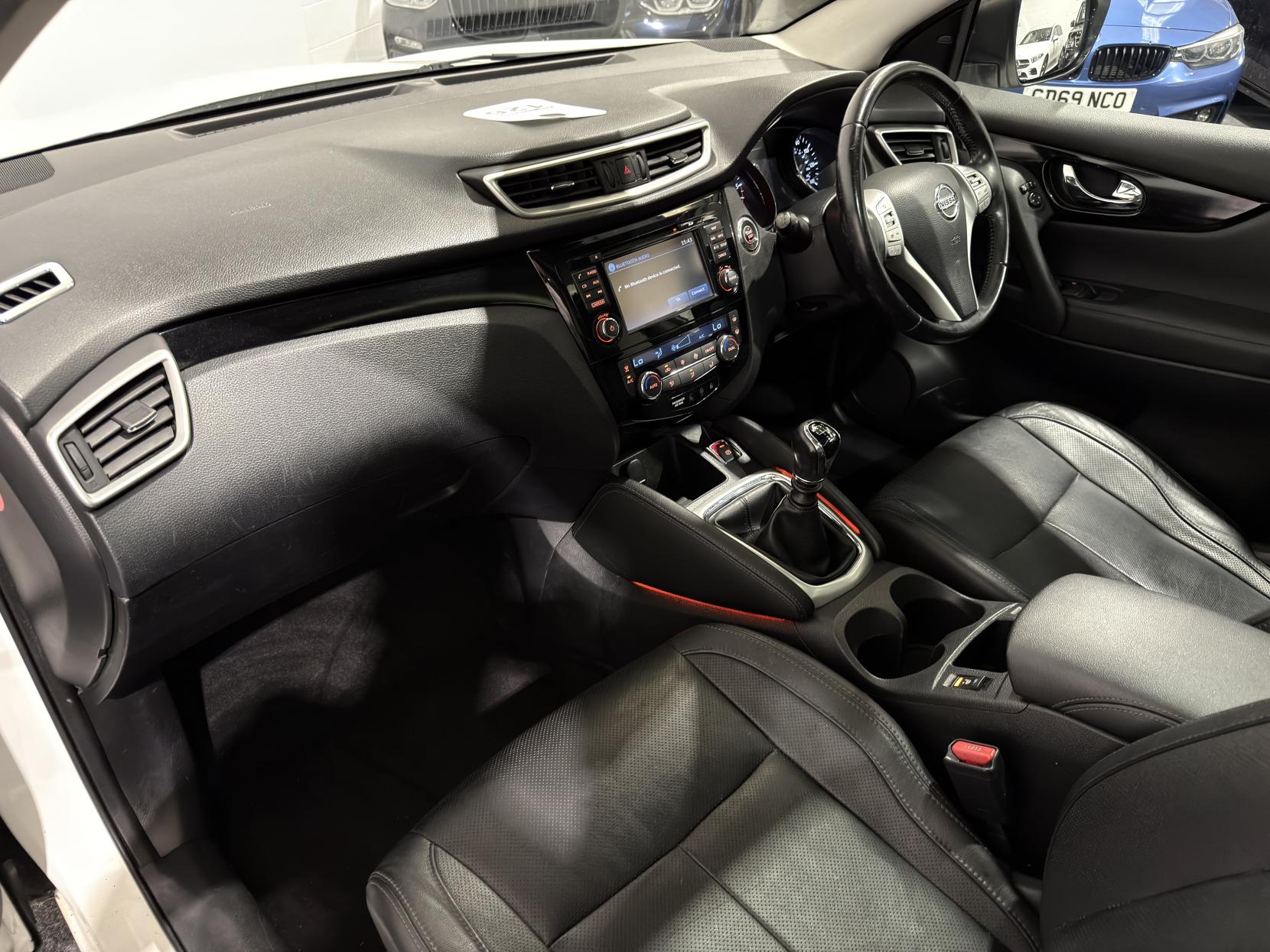 Nissan Qashqai 1.6 dCi Tekna SUV 5dr Diesel Manual 4WD Euro 6 (s/s) (130 ps)