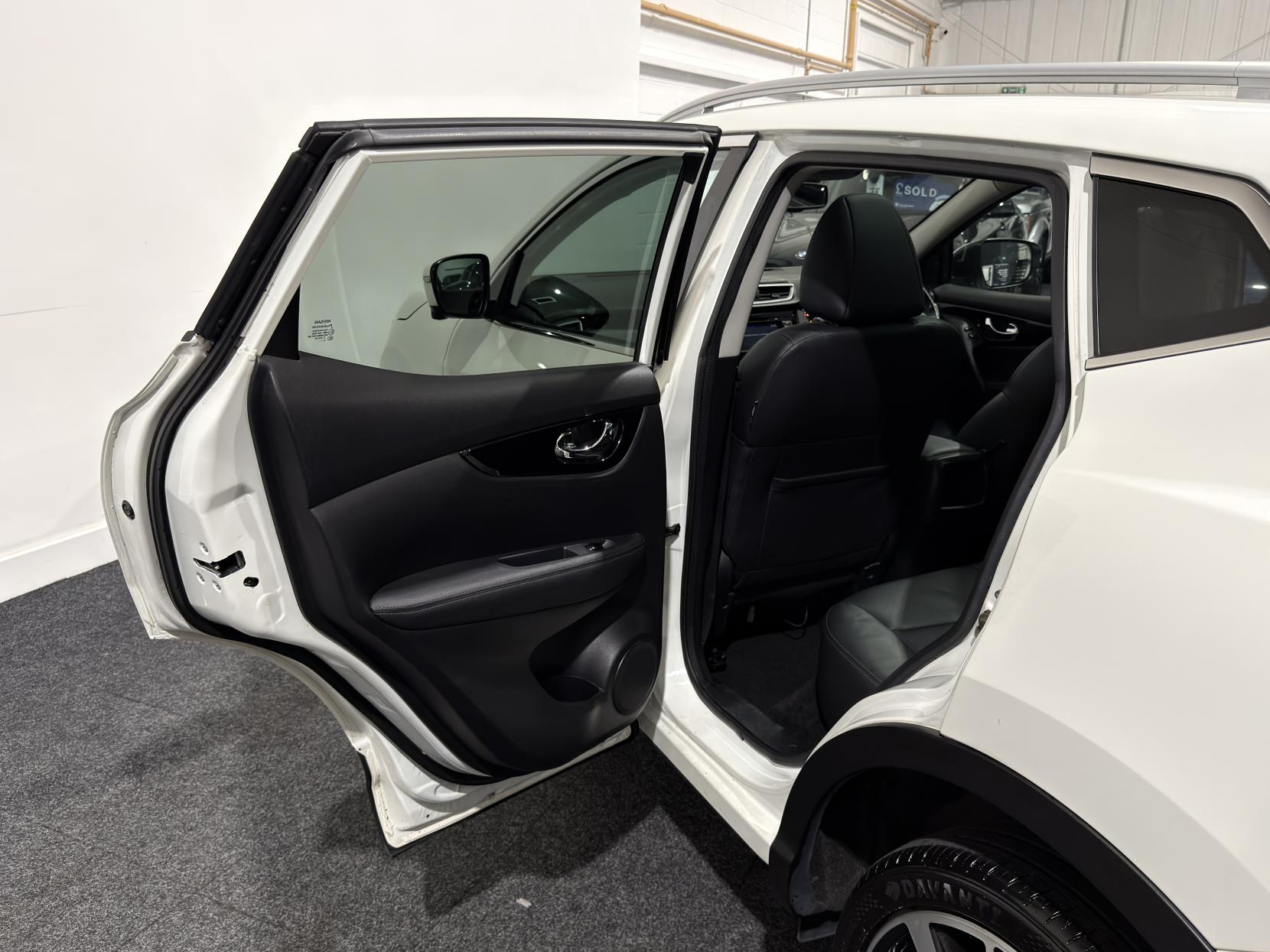 Nissan Qashqai 1.6 dCi Tekna SUV 5dr Diesel Manual 4WD Euro 6 (s/s) (130 ps)