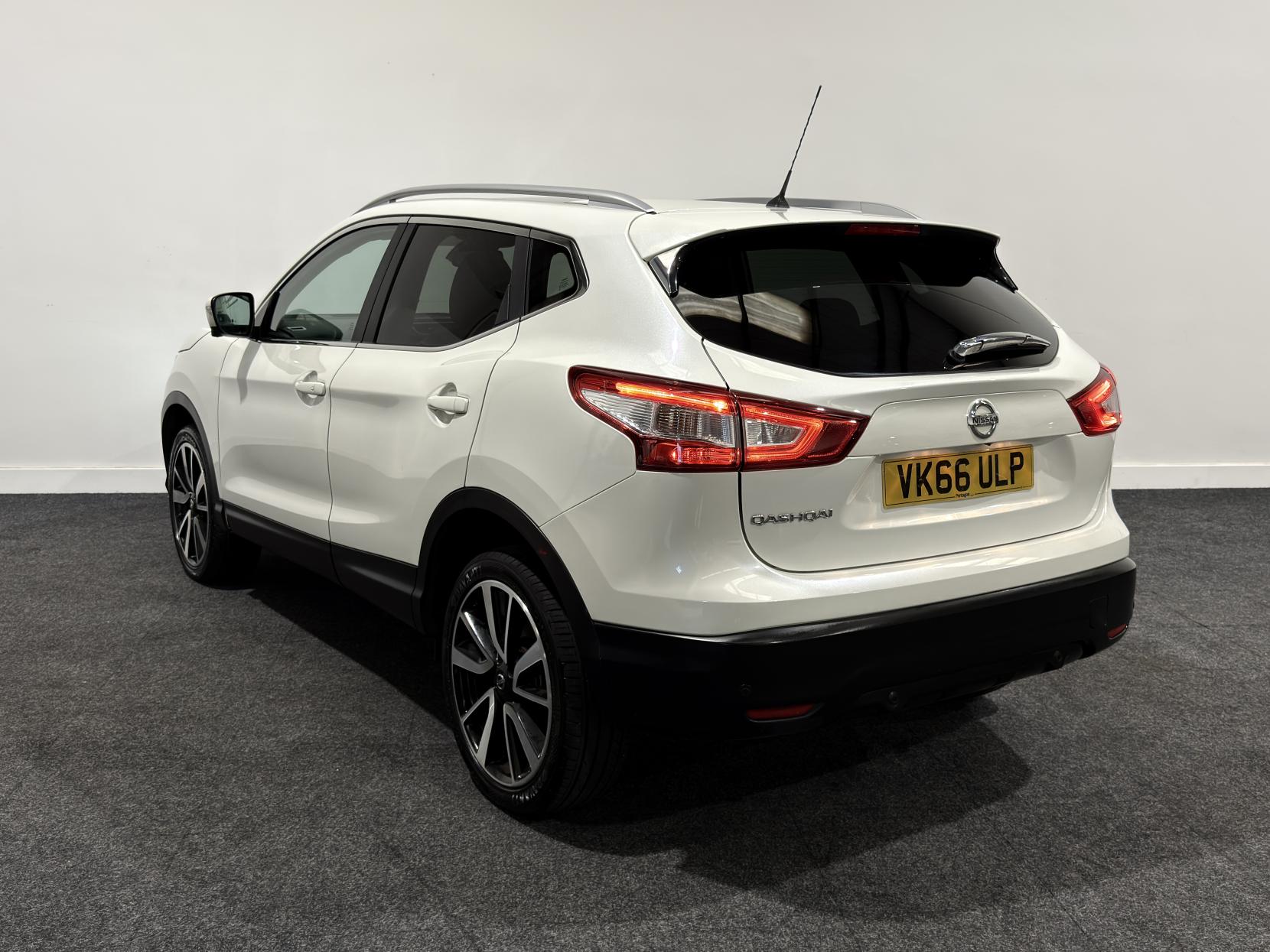 Nissan Qashqai 1.6 dCi Tekna SUV 5dr Diesel Manual 4WD Euro 6 (s/s) (130 ps)