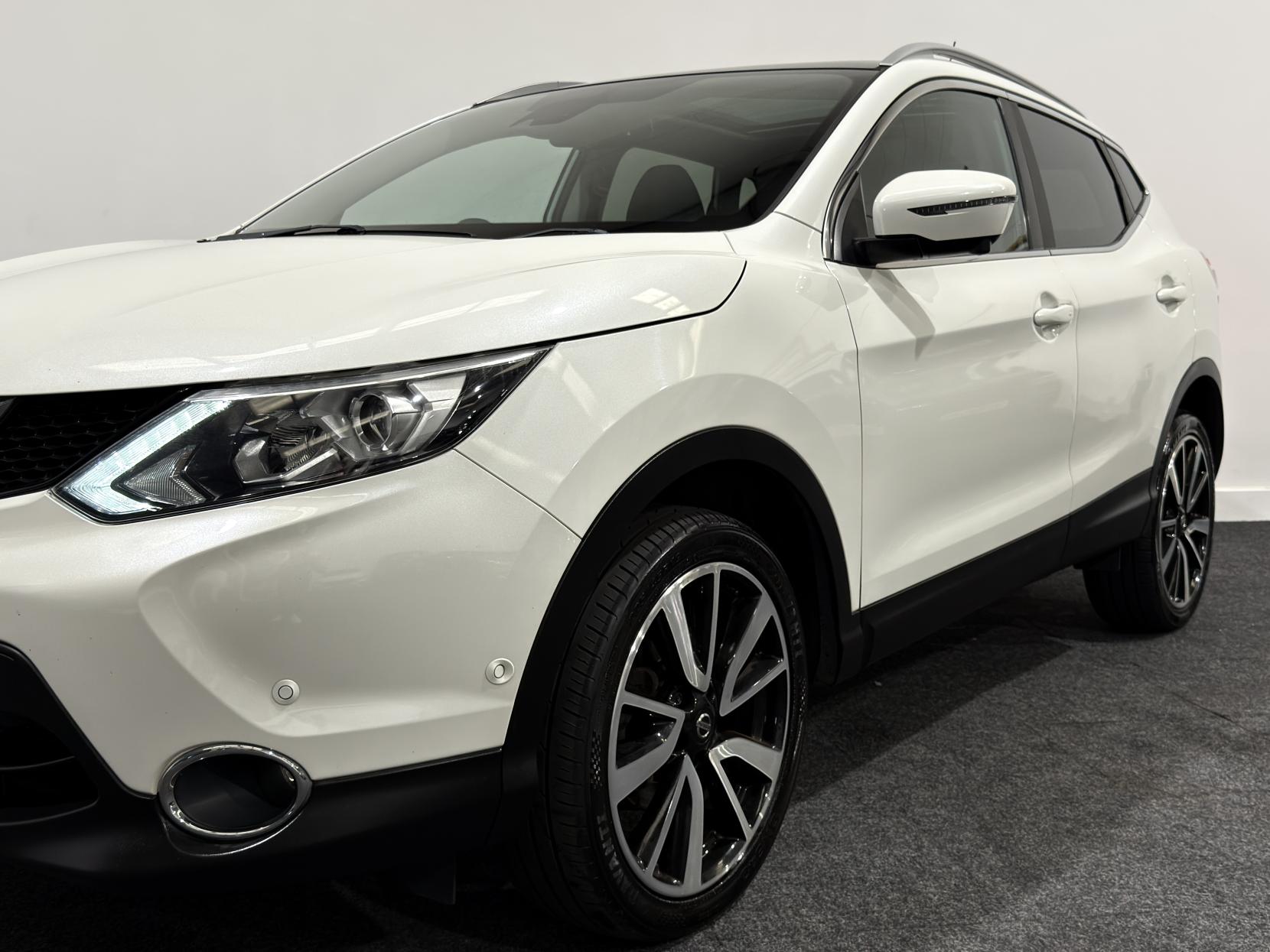 Nissan Qashqai 1.6 dCi Tekna SUV 5dr Diesel Manual 4WD Euro 6 (s/s) (130 ps)