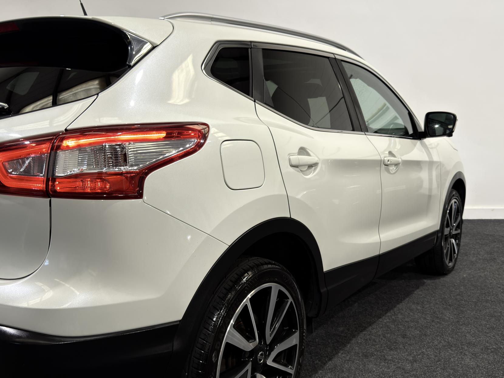 Nissan Qashqai 1.6 dCi Tekna SUV 5dr Diesel Manual 4WD Euro 6 (s/s) (130 ps)