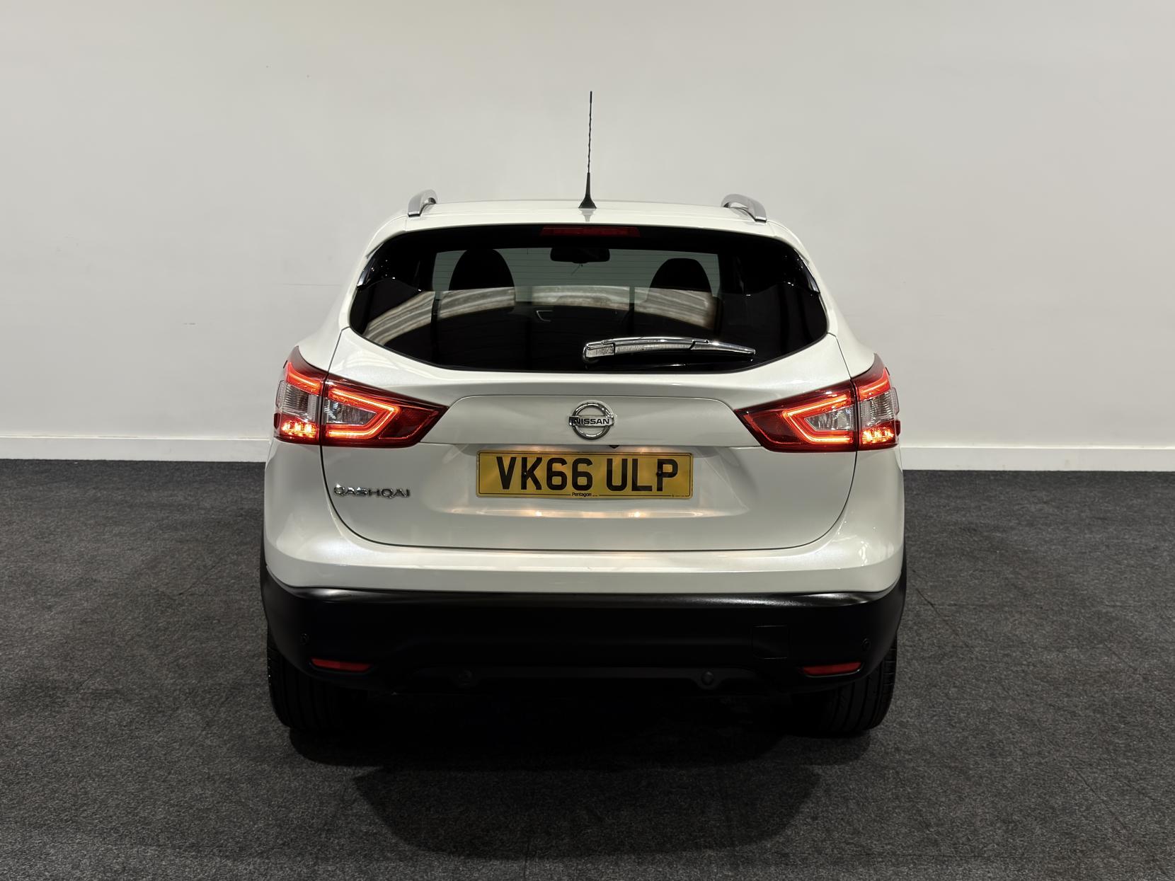 Nissan Qashqai 1.6 dCi Tekna SUV 5dr Diesel Manual 4WD Euro 6 (s/s) (130 ps)