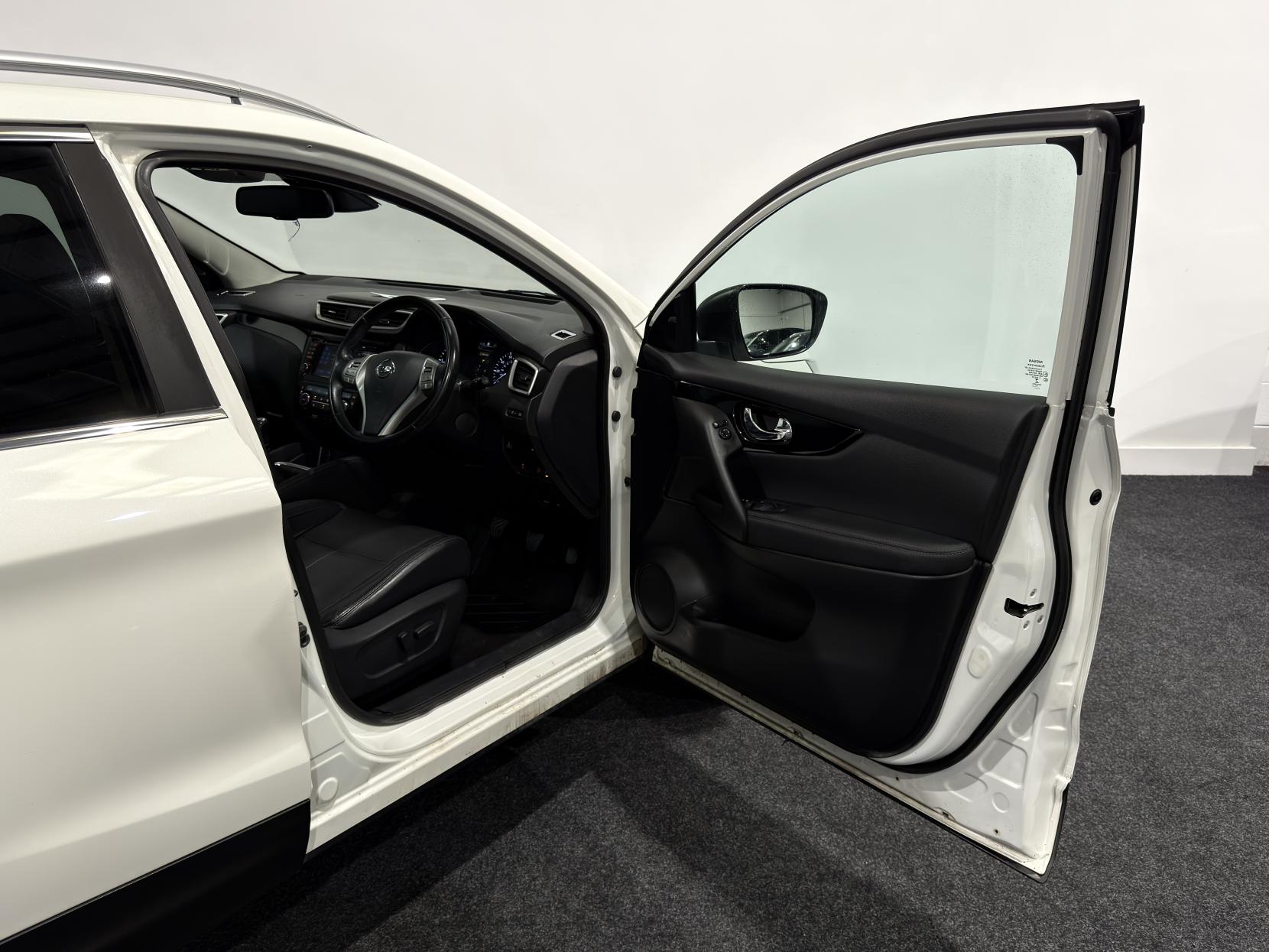 Nissan Qashqai 1.6 dCi Tekna SUV 5dr Diesel Manual 4WD Euro 6 (s/s) (130 ps)