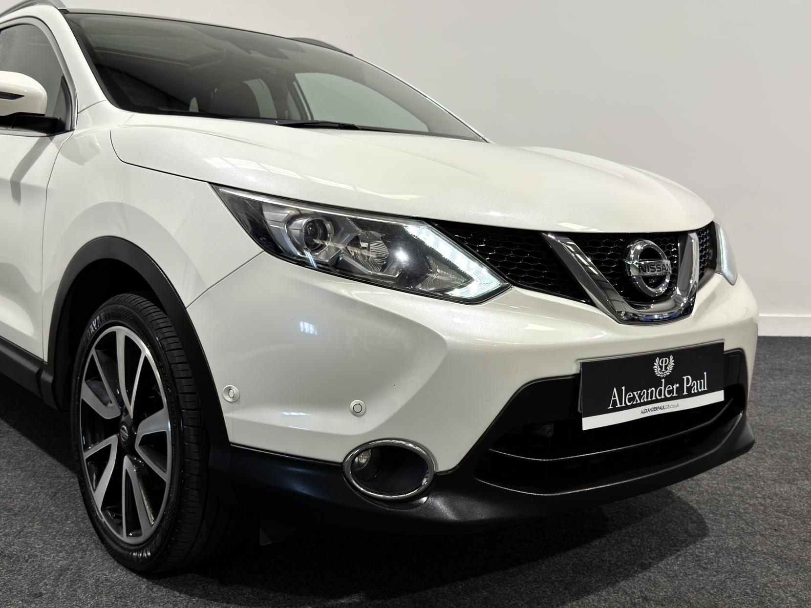 Nissan Qashqai 1.6 dCi Tekna SUV 5dr Diesel Manual 4WD Euro 6 (s/s) (130 ps)