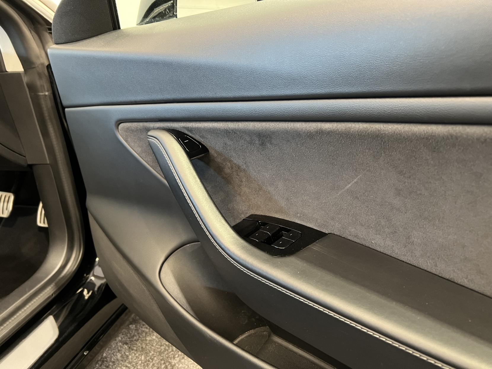 Tesla Model 3 (Dual Motor) Performance Saloon 4dr Electric Auto 4WDE (Performance Upgrade) (449 bhp)