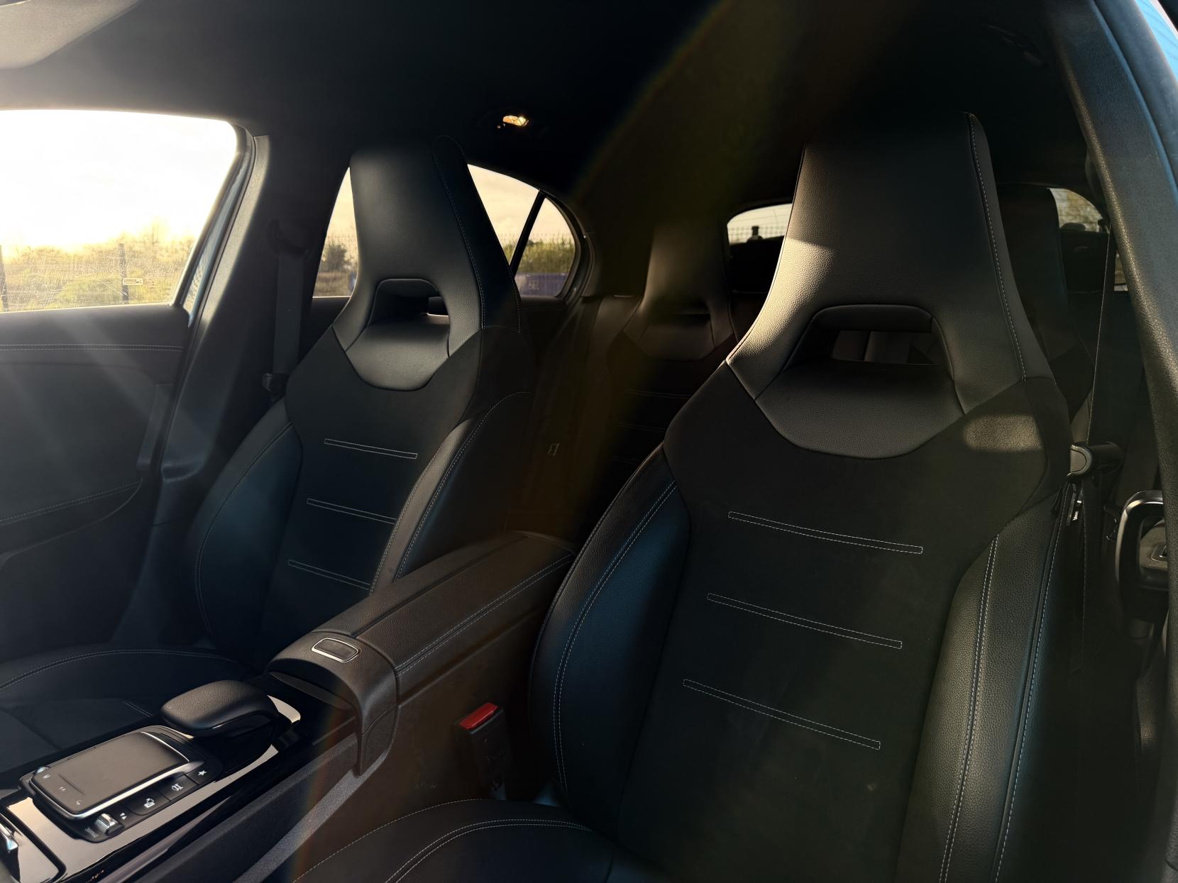 Mercedes-Benz A Class 2.0 A180d AMG Line Edition (Executive) Hatchback 5dr Diesel 8G-DCT Euro 6 (s/s) (116 ps)