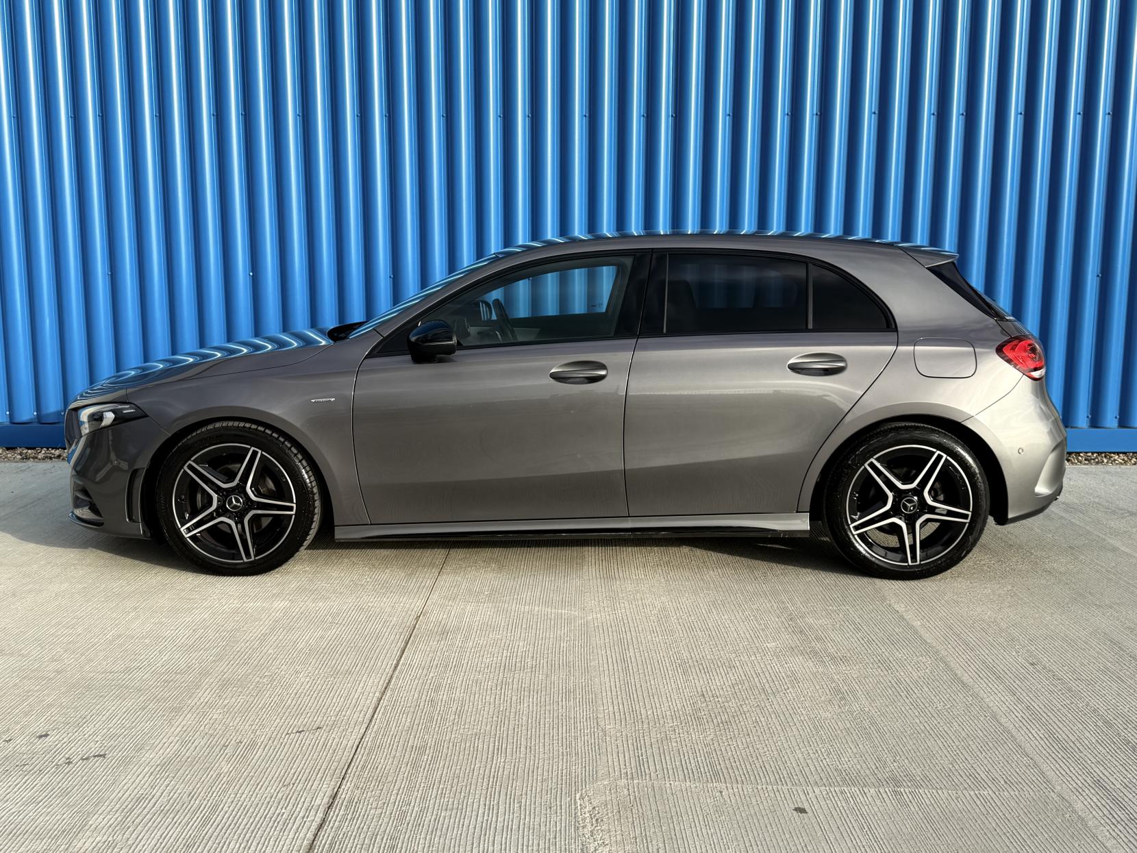 Mercedes-Benz A Class 2.0 A180d AMG Line Edition (Executive) Hatchback 5dr Diesel 8G-DCT Euro 6 (s/s) (116 ps)