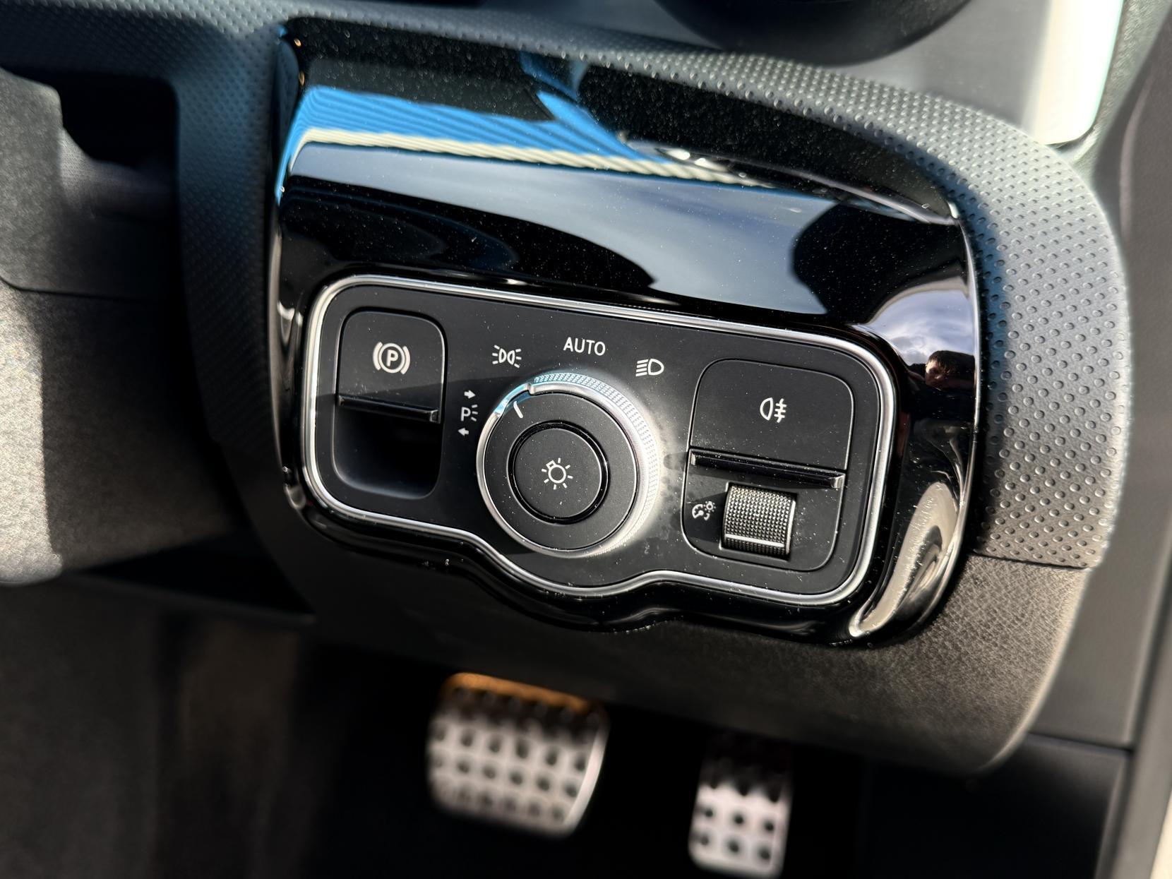 Mercedes-Benz A Class 2.0 A180d AMG Line Edition (Executive) Hatchback 5dr Diesel 8G-DCT Euro 6 (s/s) (116 ps)