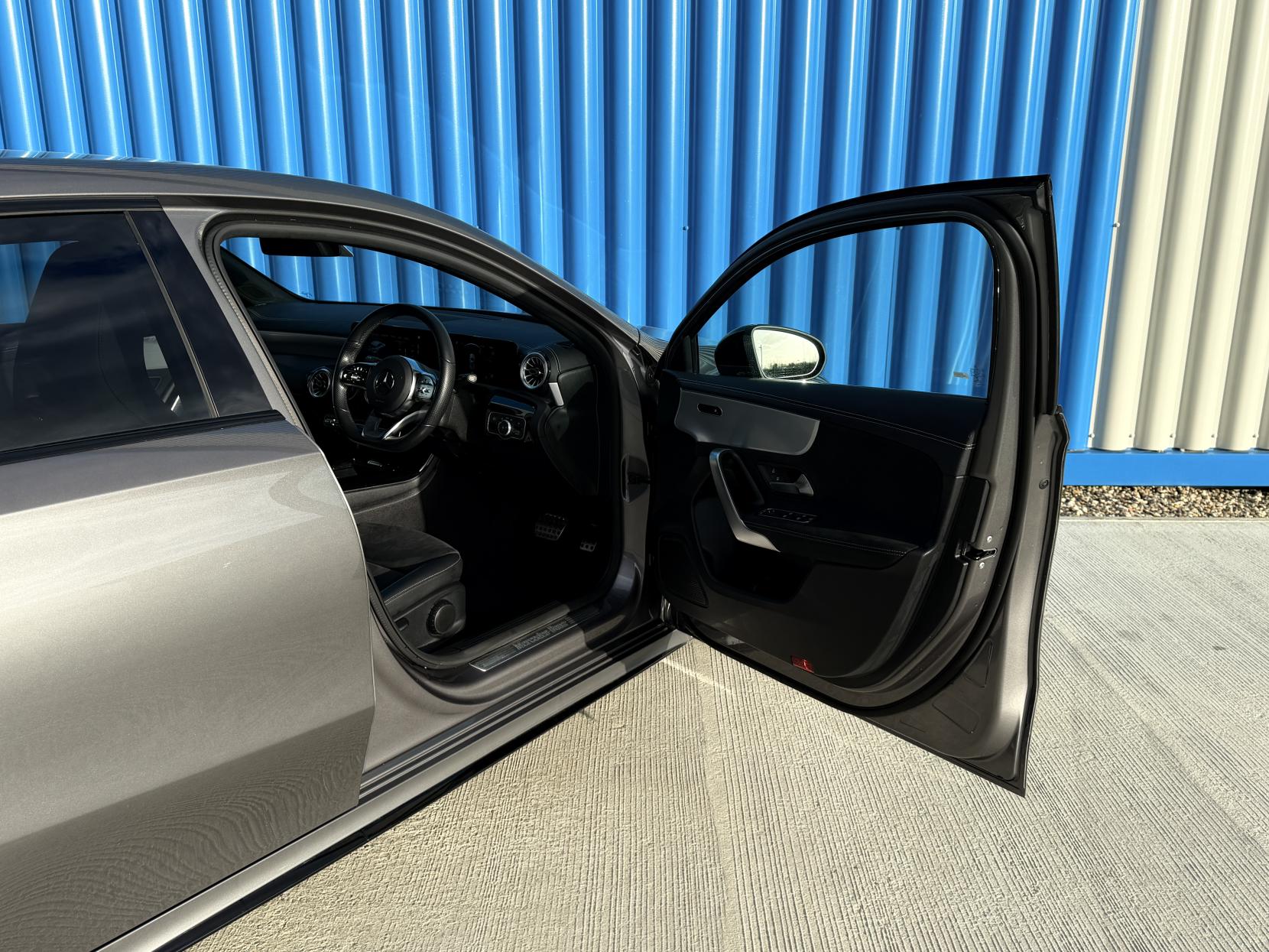 Mercedes-Benz A Class 2.0 A180d AMG Line Edition (Executive) Hatchback 5dr Diesel 8G-DCT Euro 6 (s/s) (116 ps)