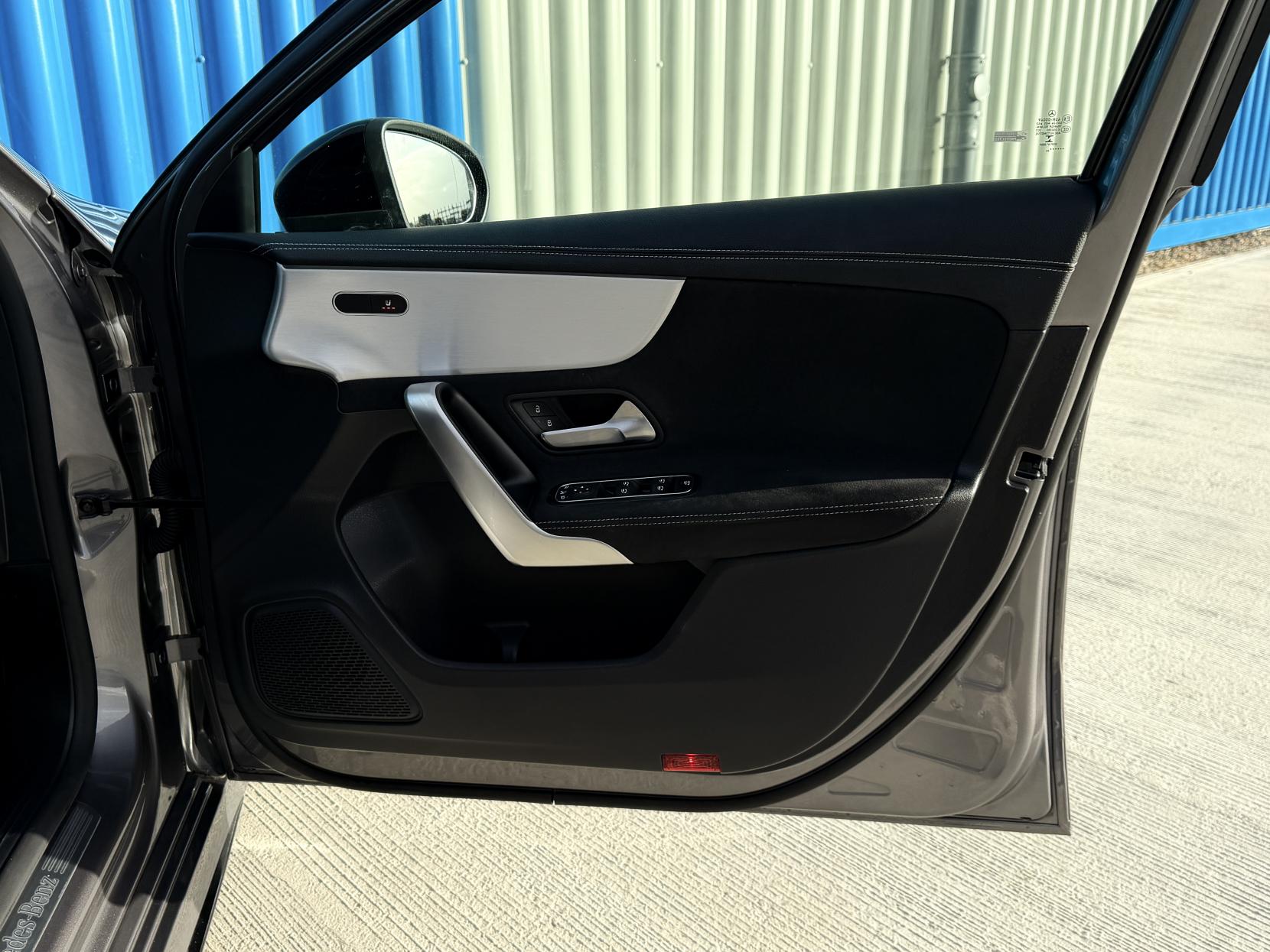 Mercedes-Benz A Class 2.0 A180d AMG Line Edition (Executive) Hatchback 5dr Diesel 8G-DCT Euro 6 (s/s) (116 ps)