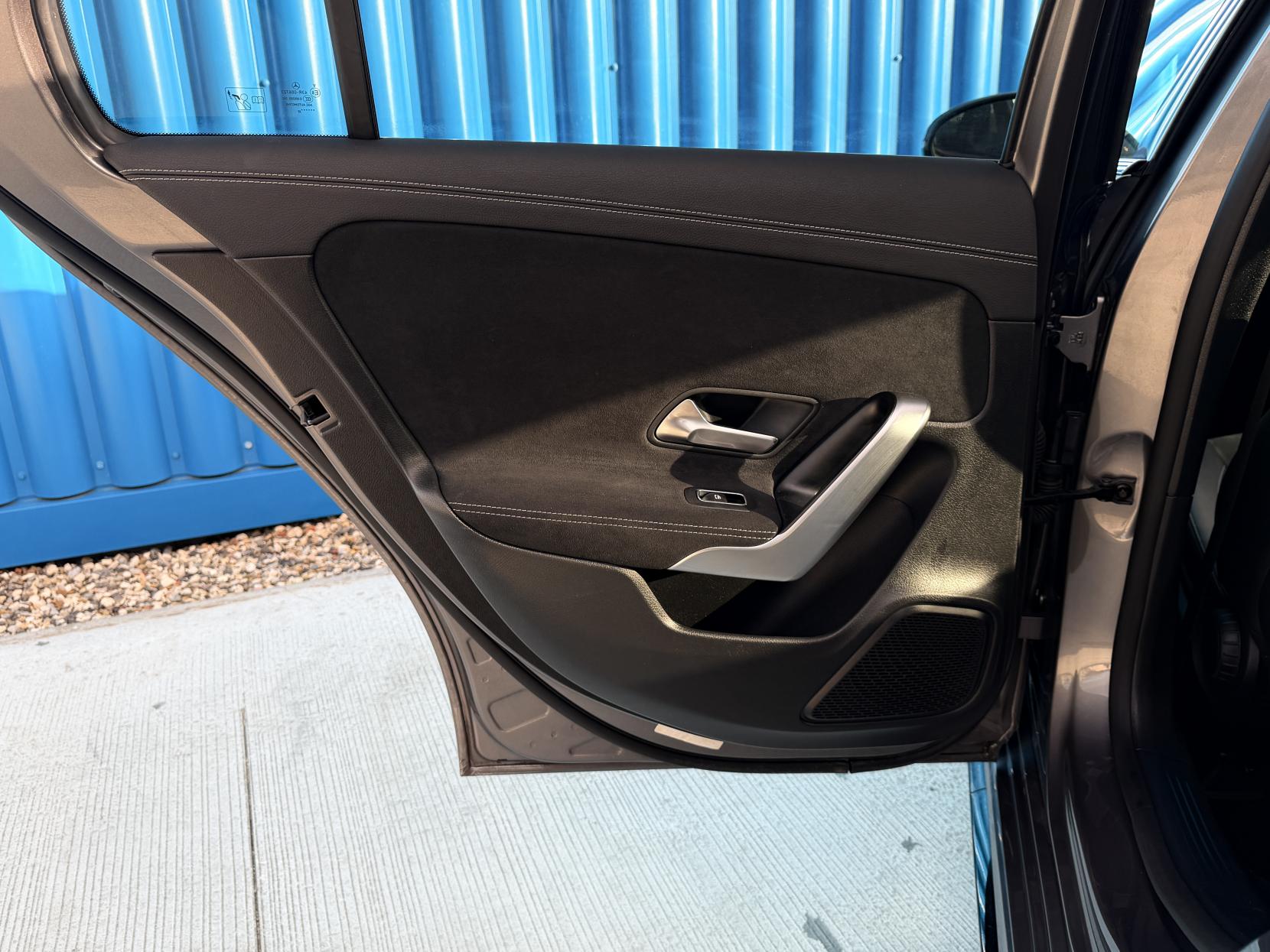 Mercedes-Benz A Class 2.0 A180d AMG Line Edition (Executive) Hatchback 5dr Diesel 8G-DCT Euro 6 (s/s) (116 ps)