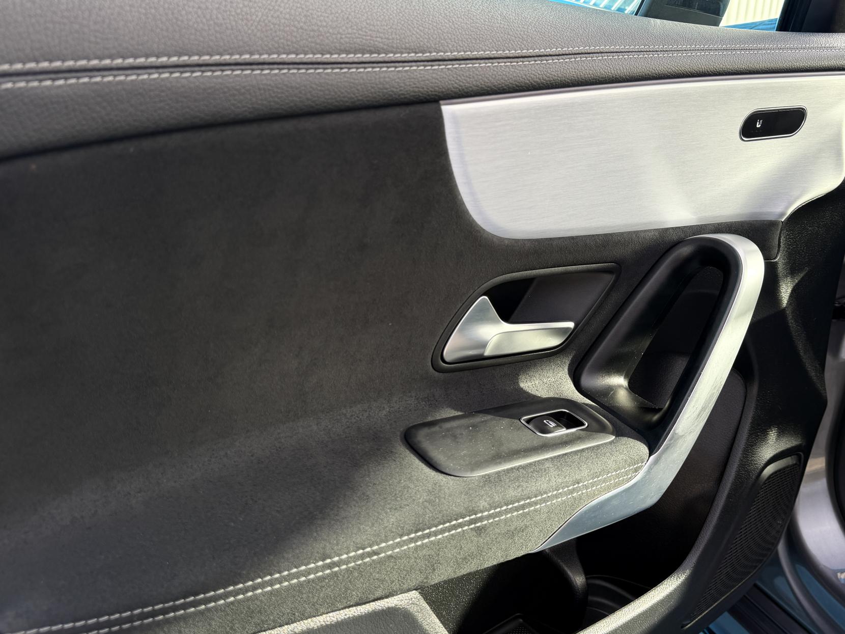 Mercedes-Benz A Class 2.0 A180d AMG Line Edition (Executive) Hatchback 5dr Diesel 8G-DCT Euro 6 (s/s) (116 ps)