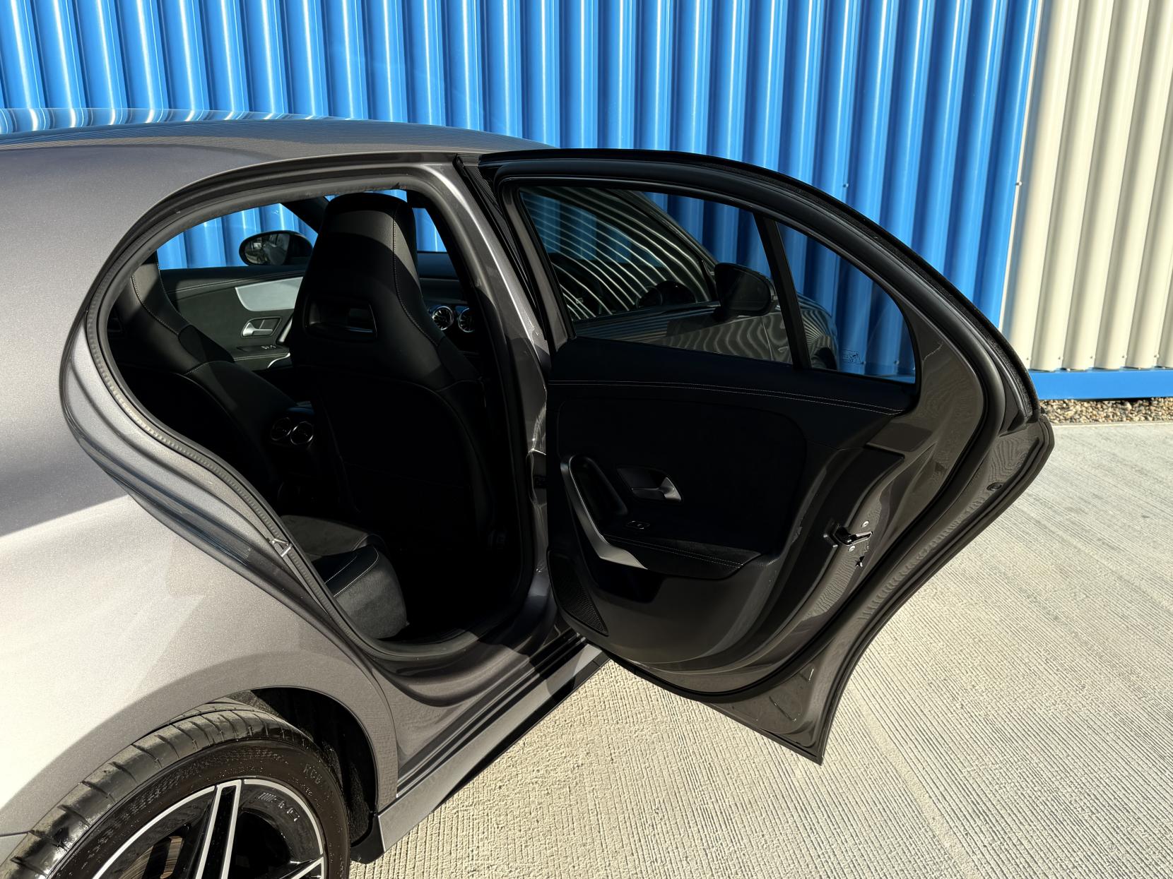 Mercedes-Benz A Class 2.0 A180d AMG Line Edition (Executive) Hatchback 5dr Diesel 8G-DCT Euro 6 (s/s) (116 ps)