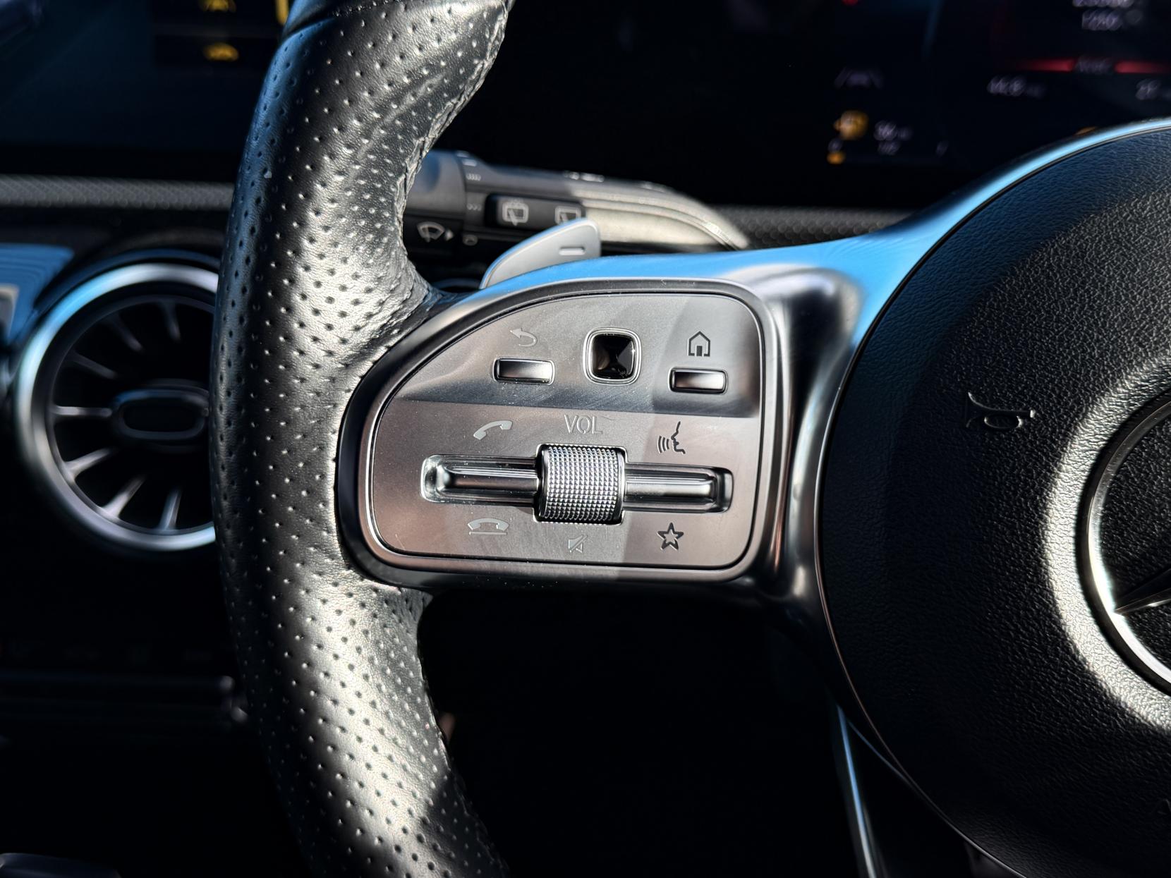 Mercedes-Benz A Class 2.0 A180d AMG Line Edition (Executive) Hatchback 5dr Diesel 8G-DCT Euro 6 (s/s) (116 ps)