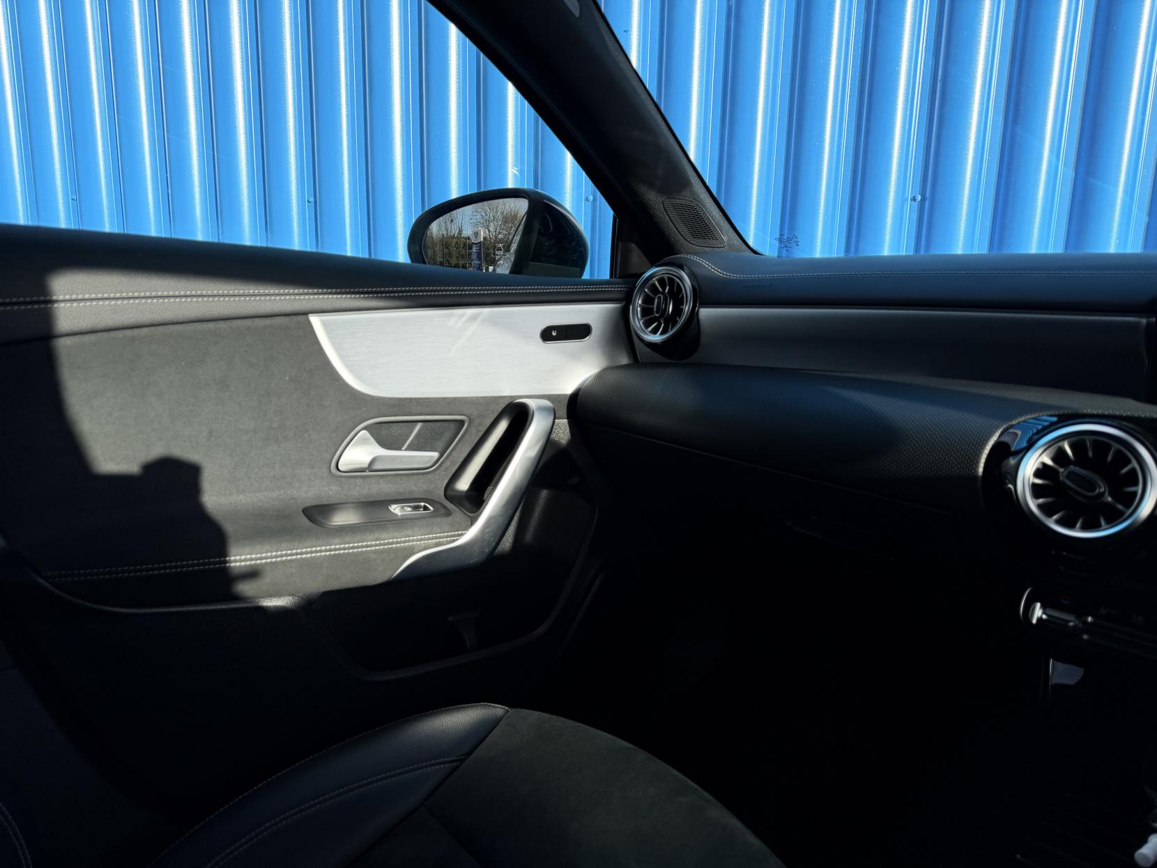 Mercedes-Benz A Class 2.0 A180d AMG Line Edition (Executive) Hatchback 5dr Diesel 8G-DCT Euro 6 (s/s) (116 ps)