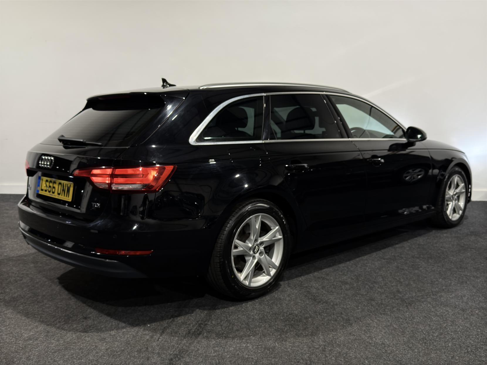 Audi A4 Avant 2.0 TDI ultra Sport Estate 5dr Diesel S Tronic Euro 6 (s/s) (190 ps)