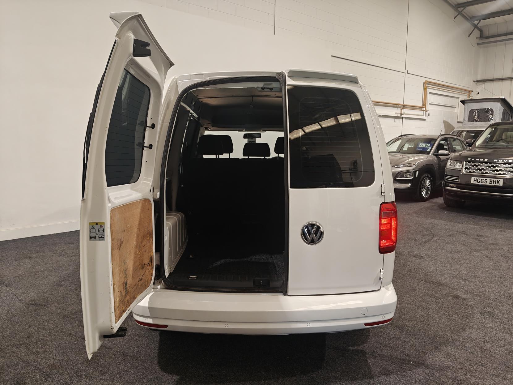 Volkswagen Caddy Maxi 2.0 TDI C20 Crew Van Double Cab 5dr Diesel Manual LWB Euro 6 (s/s) (102 ps)