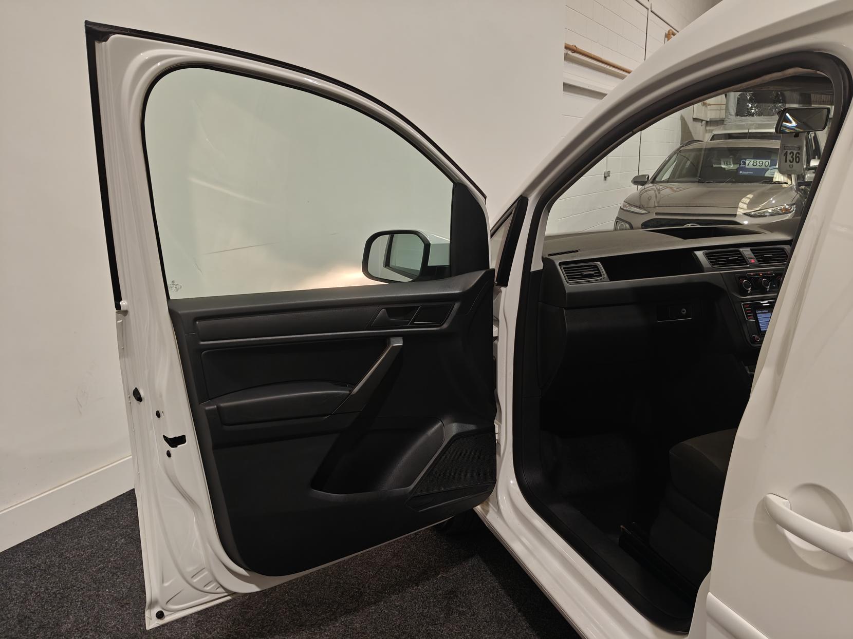 Volkswagen Caddy Maxi 2.0 TDI C20 Crew Van Double Cab 5dr Diesel Manual LWB Euro 6 (s/s) (102 ps)