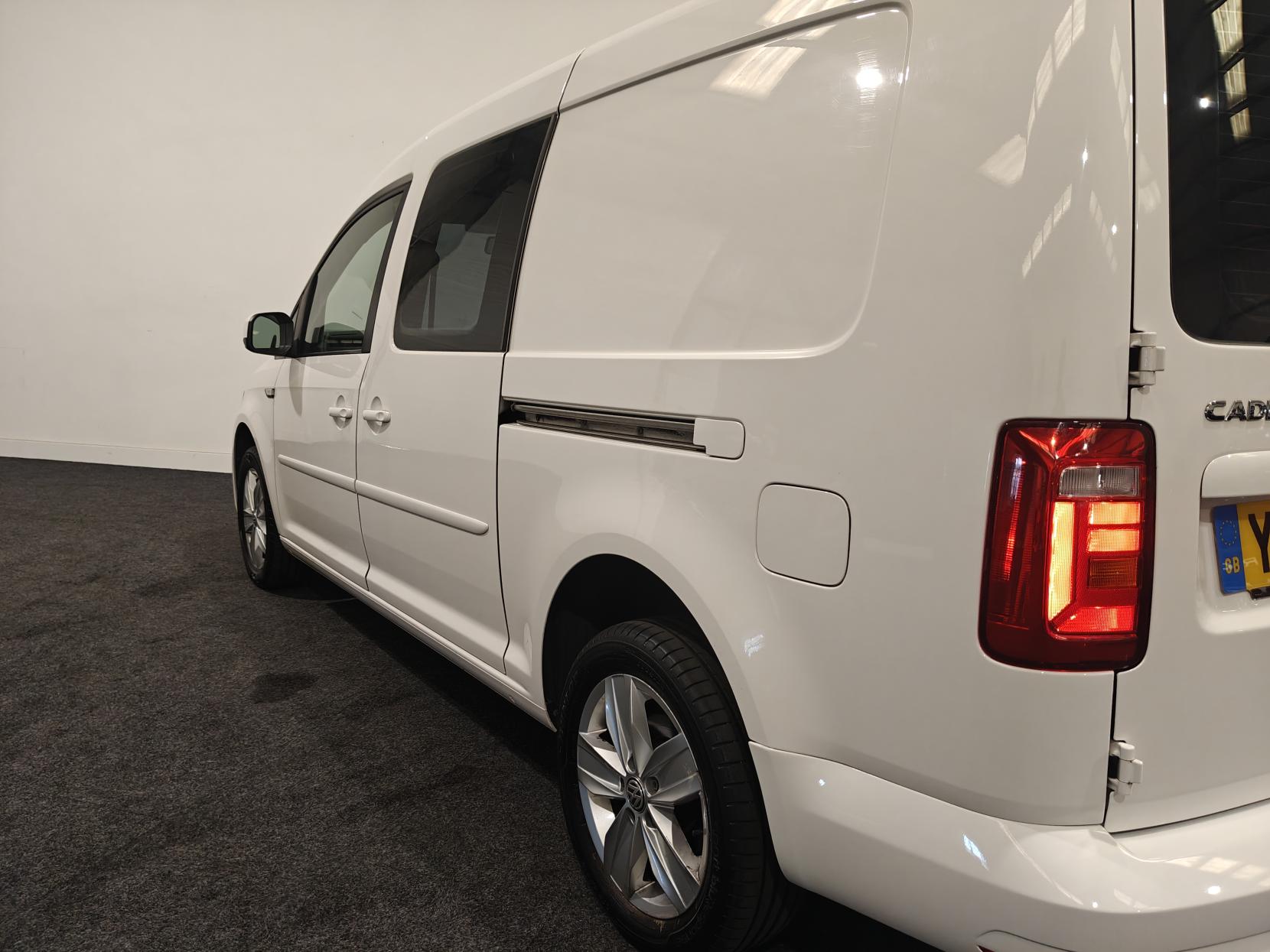 Volkswagen Caddy Maxi 2.0 TDI C20 Crew Van Double Cab 5dr Diesel Manual LWB Euro 6 (s/s) (102 ps)