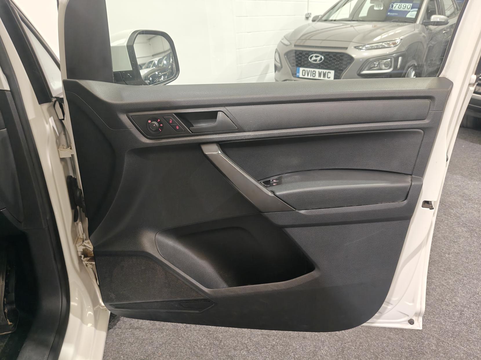 Volkswagen Caddy Maxi 2.0 TDI C20 Crew Van Double Cab 5dr Diesel Manual LWB Euro 6 (s/s) (102 ps)