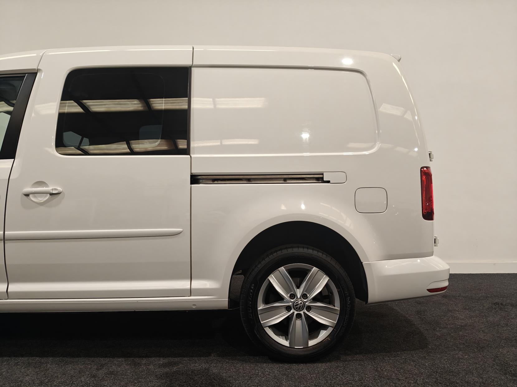 Volkswagen Caddy Maxi 2.0 TDI C20 Crew Van Double Cab 5dr Diesel Manual LWB Euro 6 (s/s) (102 ps)