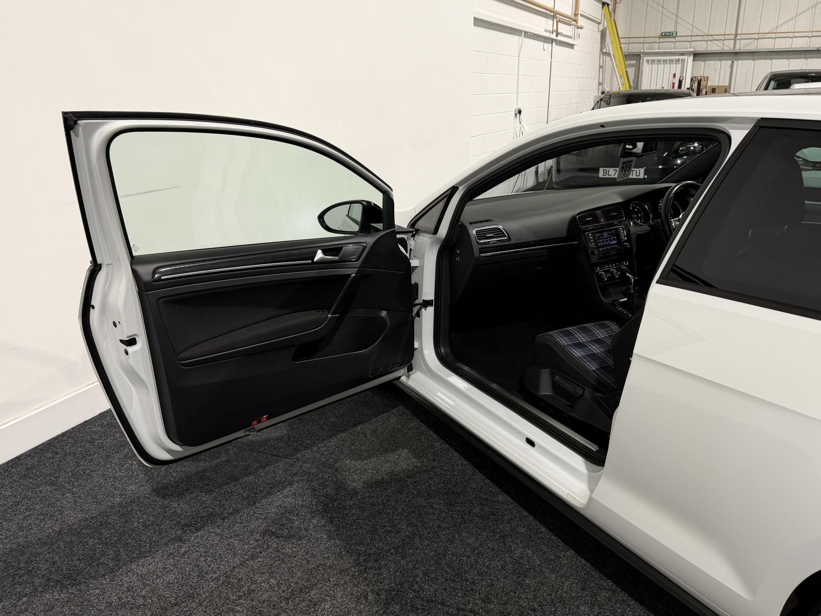 Volkswagen Golf 2.0 TDI BlueMotion Tech GTD Hatchback 3dr Diesel DSG Euro 6 (s/s) (184 ps)