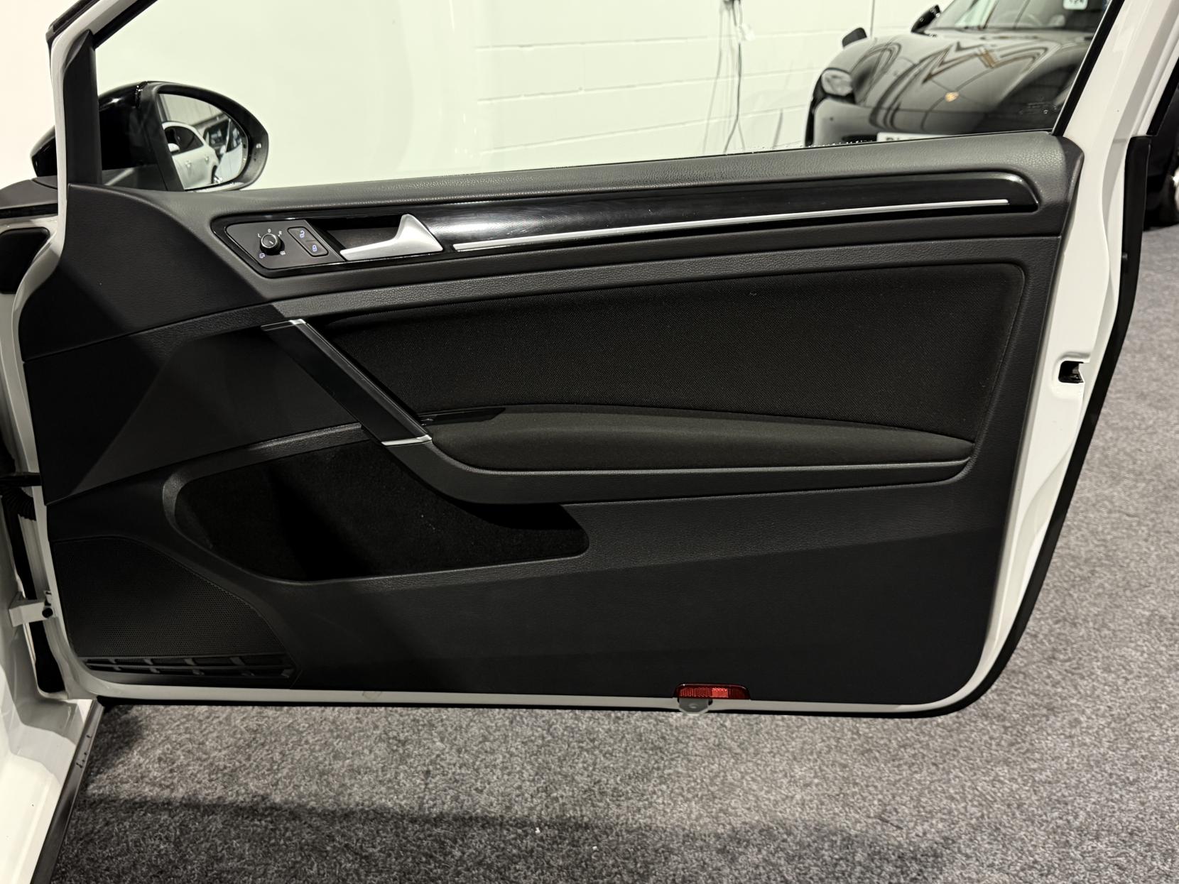 Volkswagen Golf 2.0 TDI BlueMotion Tech GTD Hatchback 3dr Diesel DSG Euro 6 (s/s) (184 ps)