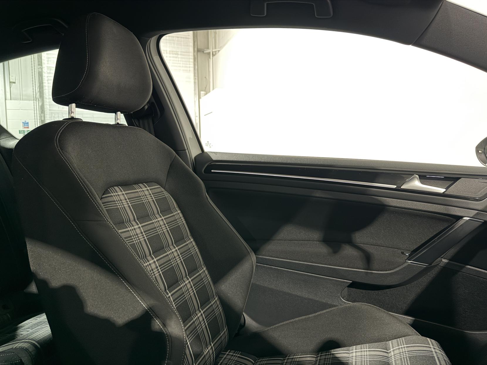 Volkswagen Golf 2.0 TDI BlueMotion Tech GTD Hatchback 3dr Diesel DSG Euro 6 (s/s) (184 ps)