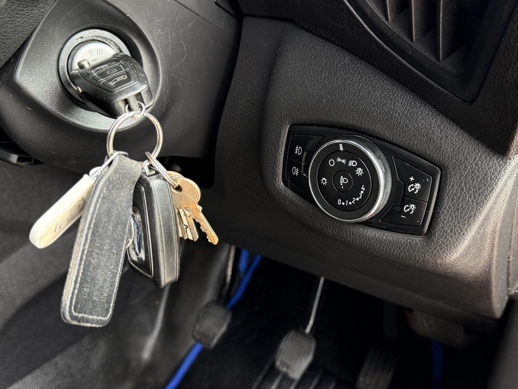 Ford Transit Connect 1.6 TDCi 200 Limited Panel Van 4dr Diesel Manual L1 H1 (124 g/km, 113 bhp)