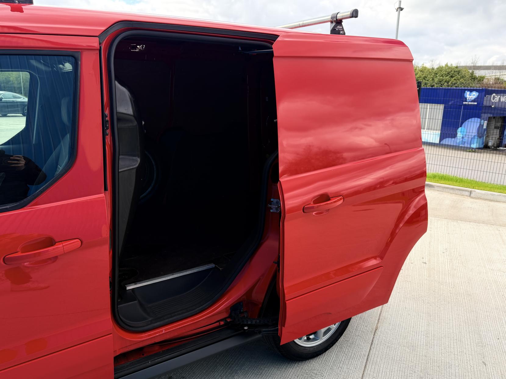 Ford Transit Connect 1.6 TDCi 200 Limited Panel Van 4dr Diesel Manual L1 H1 (124 g/km, 113 bhp)