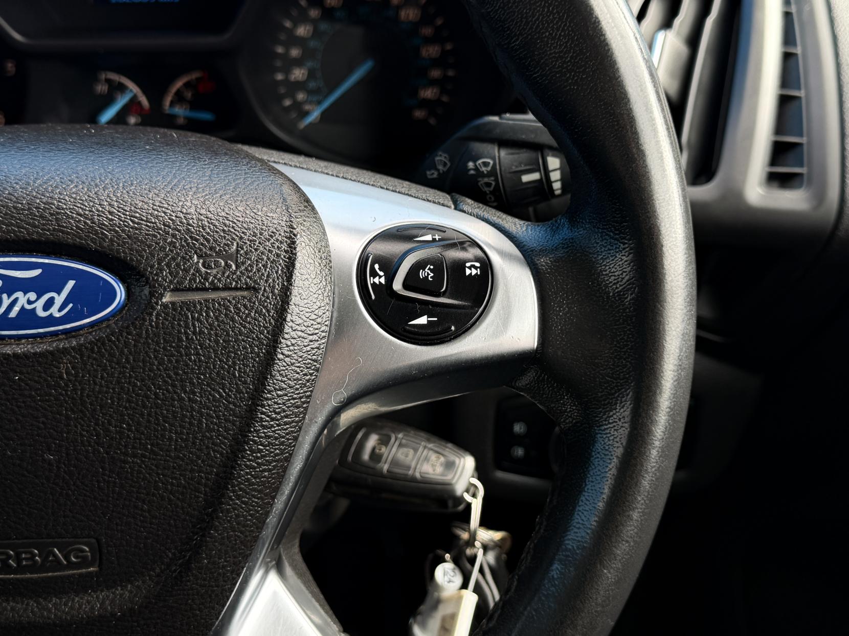 Ford Transit Connect 1.6 TDCi 200 Limited Panel Van 4dr Diesel Manual L1 H1 (124 g/km, 113 bhp)