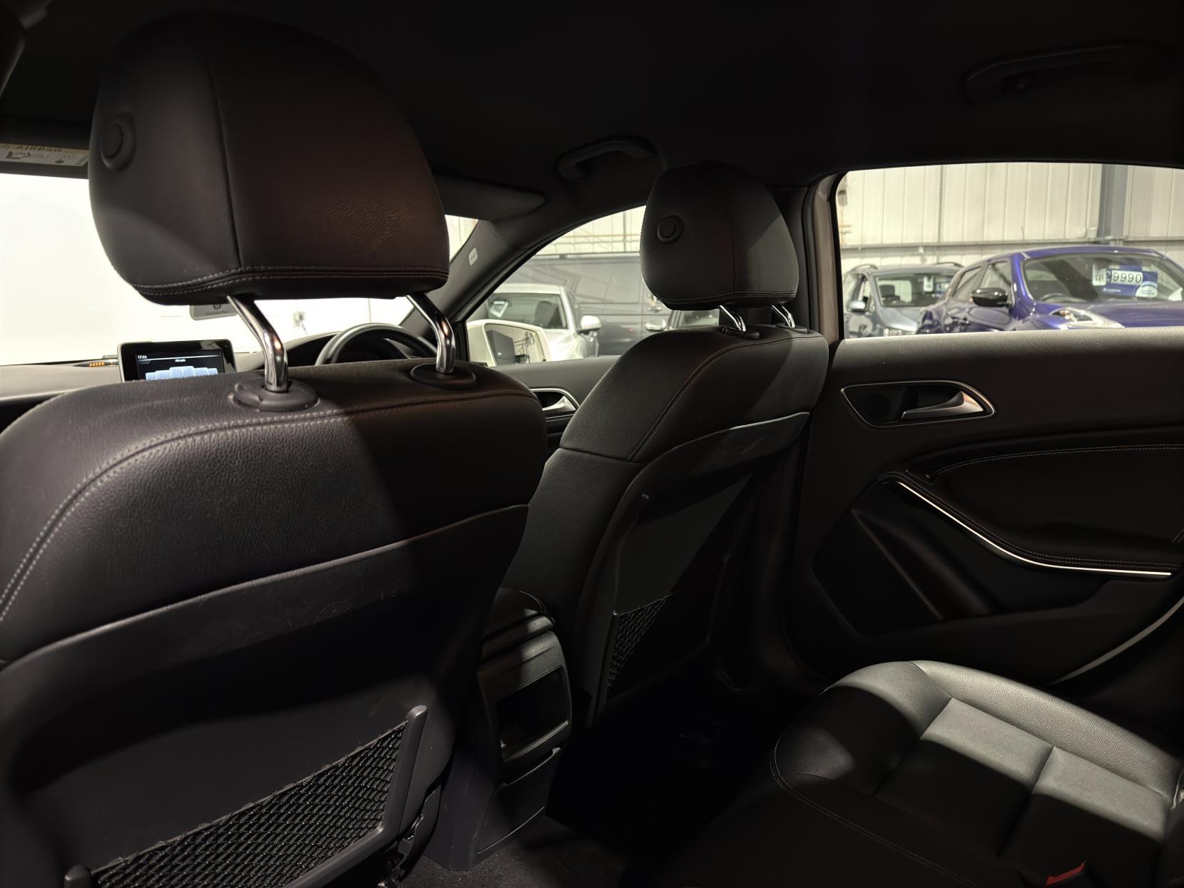 Mercedes-Benz A Class 1.6 A180 SE (Executive) Hatchback 5dr Petrol Manual Euro 6 (s/s) (122 ps)