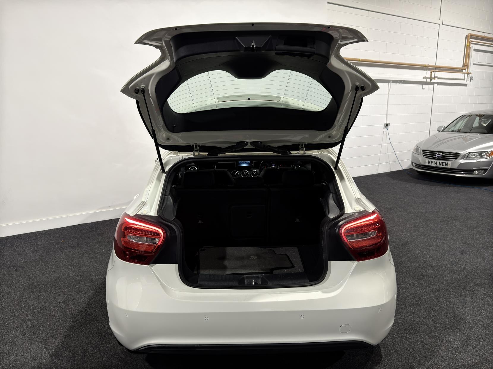 Mercedes-Benz A Class 1.6 A180 SE (Executive) Hatchback 5dr Petrol Manual Euro 6 (s/s) (122 ps)
