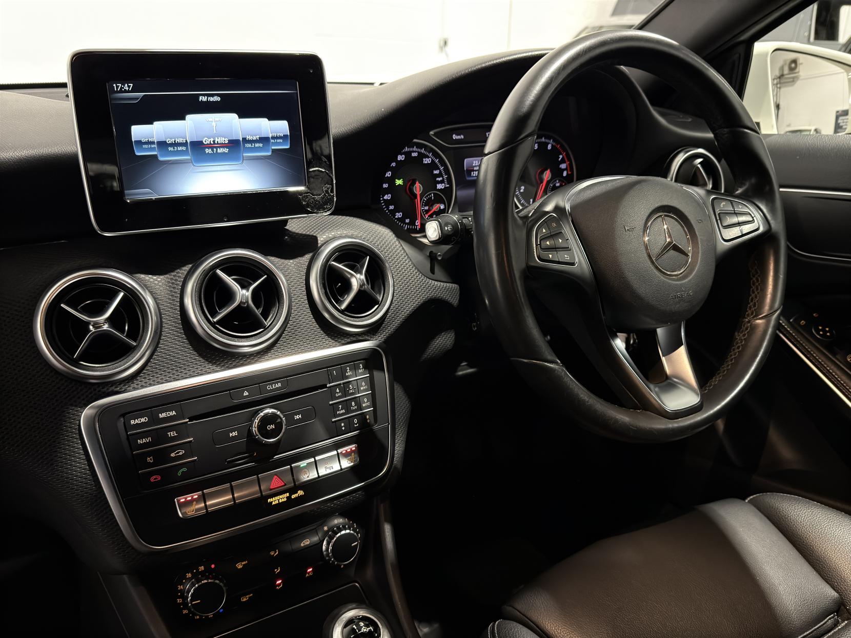 Mercedes-Benz A Class 1.6 A180 SE (Executive) Hatchback 5dr Petrol Manual Euro 6 (s/s) (122 ps)