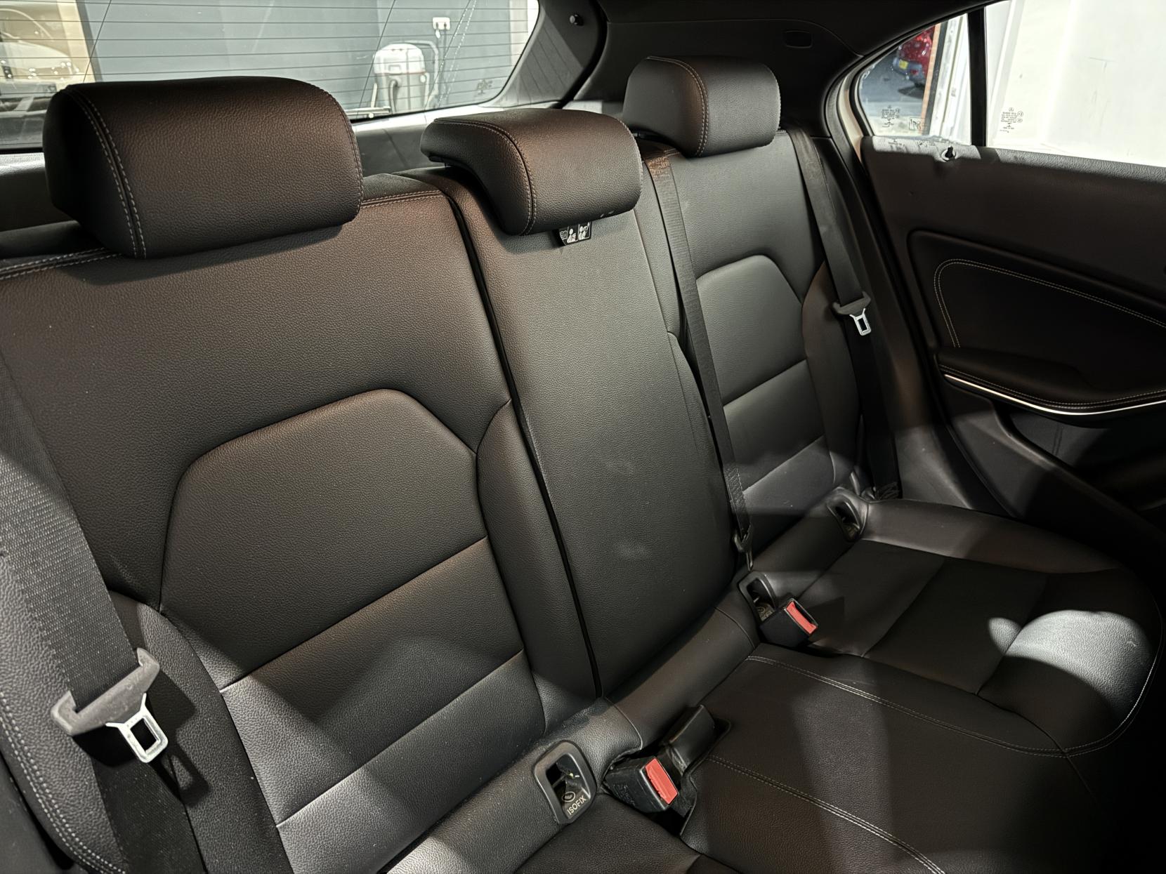 Mercedes-Benz A Class 1.6 A180 SE (Executive) Hatchback 5dr Petrol Manual Euro 6 (s/s) (122 ps)