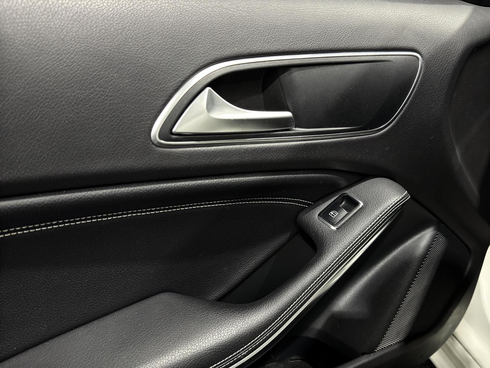 Mercedes-Benz A Class 1.6 A180 SE (Executive) Hatchback 5dr Petrol Manual Euro 6 (s/s) (122 ps)