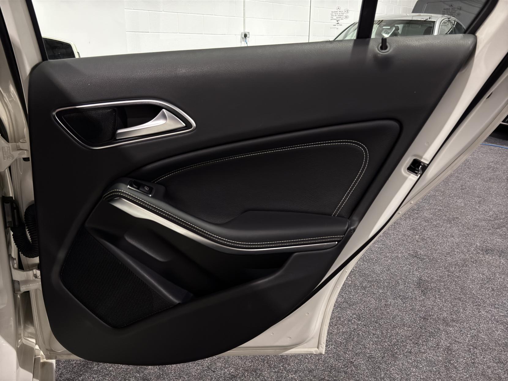 Mercedes-Benz A Class 1.6 A180 SE (Executive) Hatchback 5dr Petrol Manual Euro 6 (s/s) (122 ps)