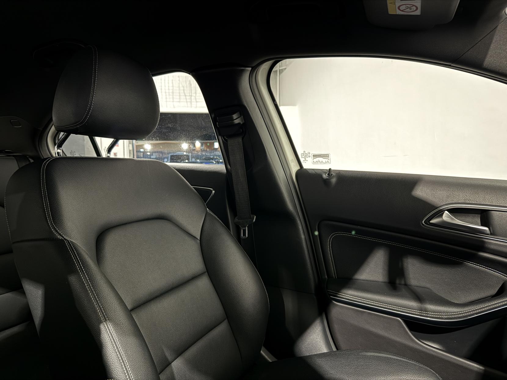 Mercedes-Benz A Class 1.6 A180 SE (Executive) Hatchback 5dr Petrol Manual Euro 6 (s/s) (122 ps)